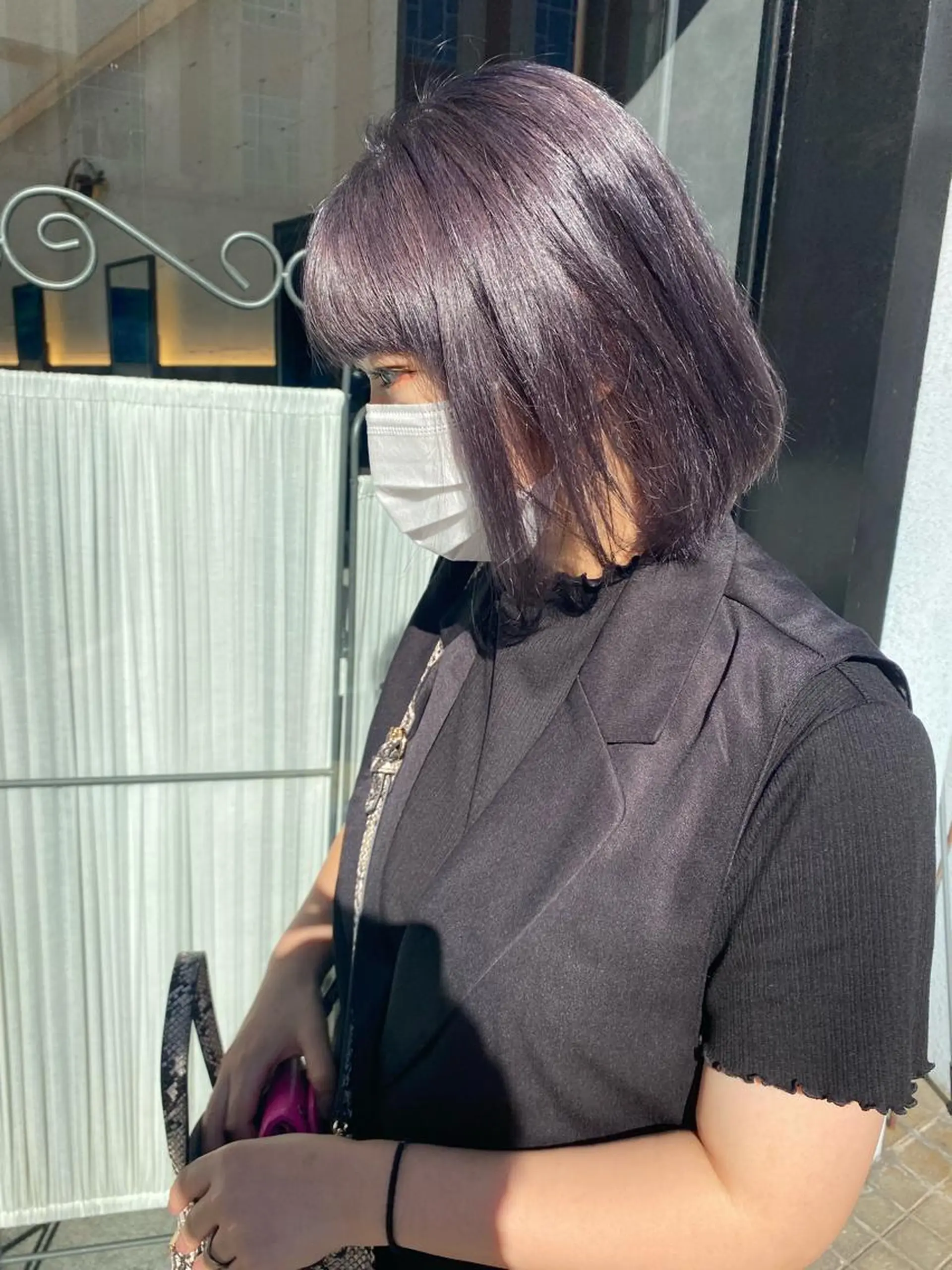 ミディアム カラー パーマ ヘアアレンジ メンズ キッズ ネイル マツエク・マツパ メンズハイトーン グレージュ ハイトーンカラー ラベンダーカラー ラベンダーグレージュ ヘアカラー トリートメント 韓国🇰🇷レイヤー カットオリーブカラーのヘアスタイル