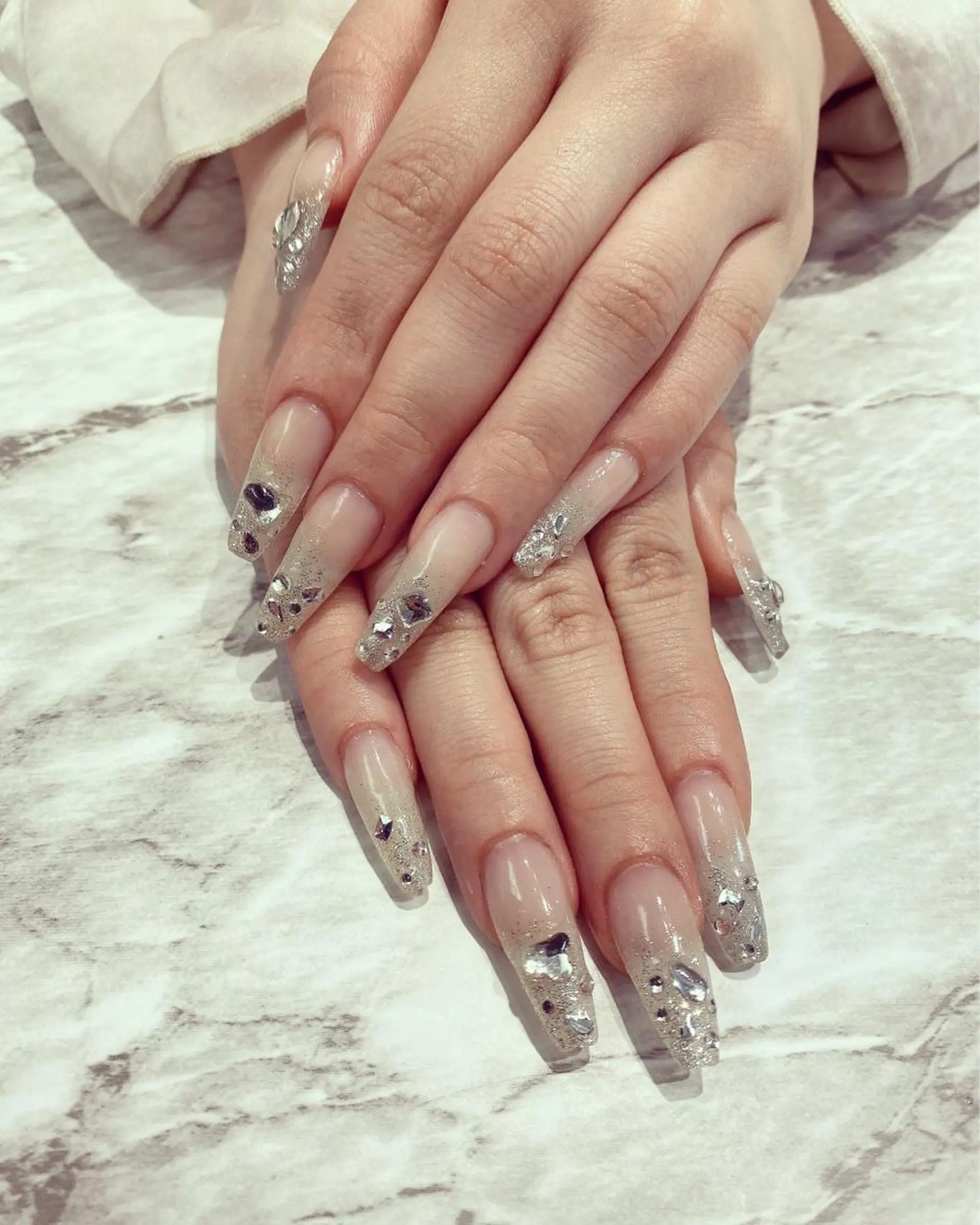 ネイル キラキラネイル ロングネイル ハンドネイル フットネイル ハンドケア ✴︎:.｡. MAKI.｡.:✴︎のネイルデザイン