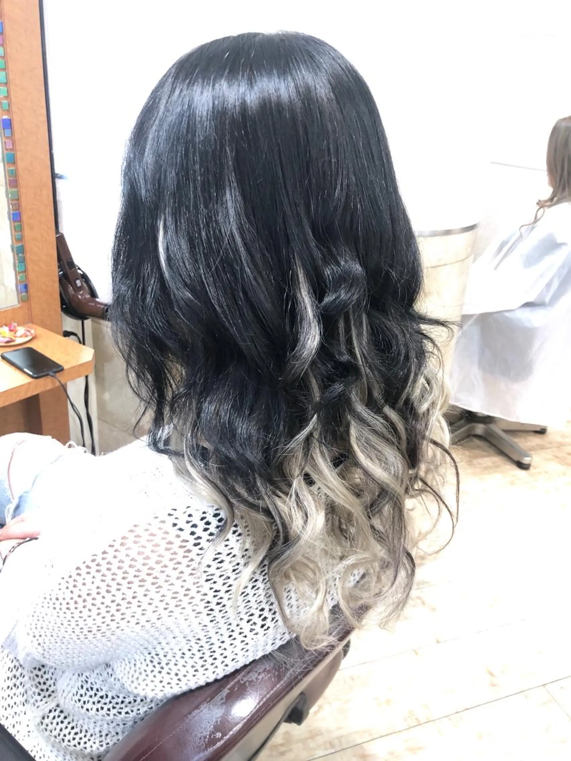 ミディアム カラー ベージュカラー ハイライトカラー メッシュ エクステ ハイライト 100%髪質改善特化 TRUNSのヘアスタイル