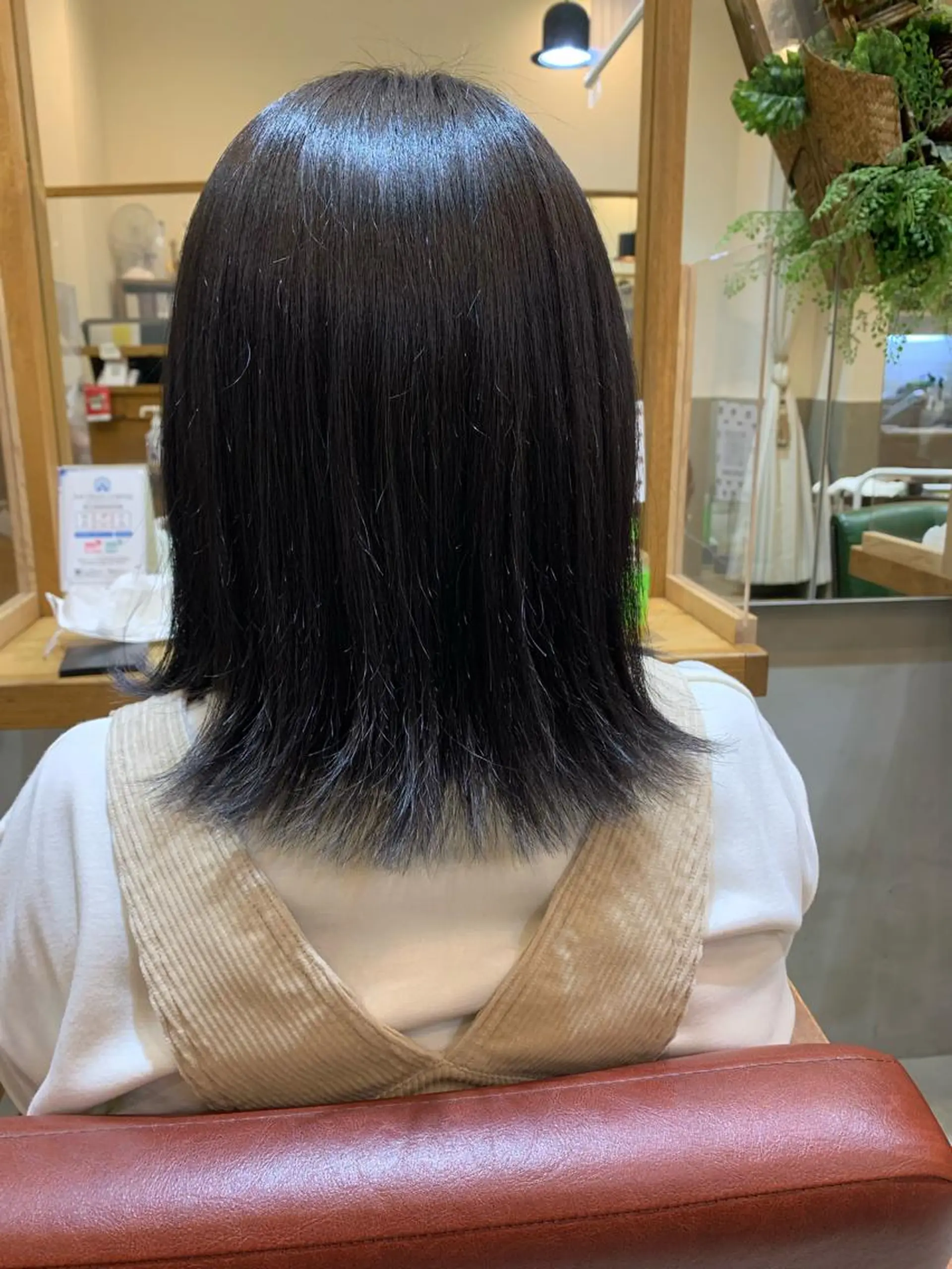 ミディアム カラー 若狭 彩花のヘアスタイル