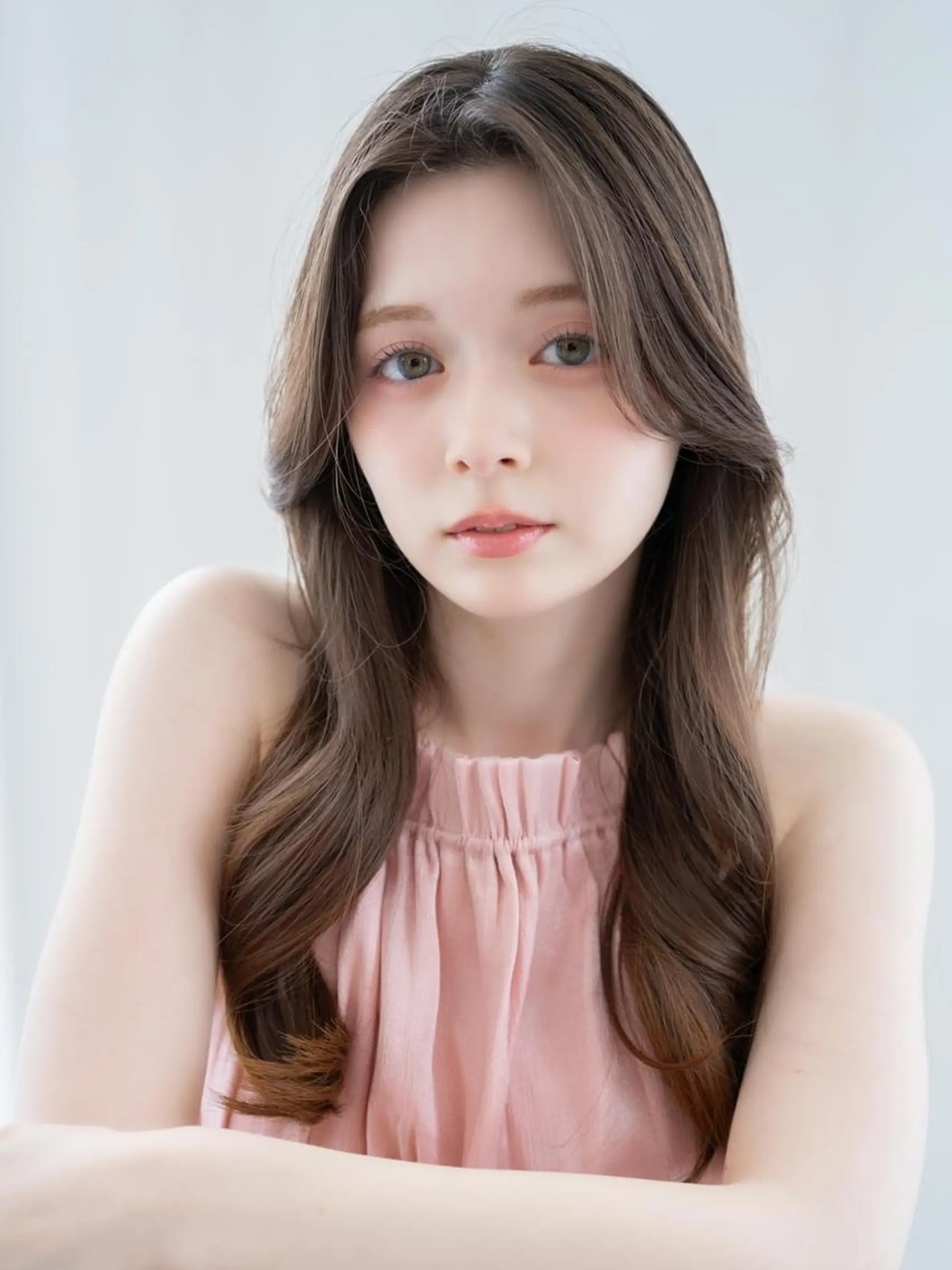 セミロング Eight White／AIRIのヘアスタイル