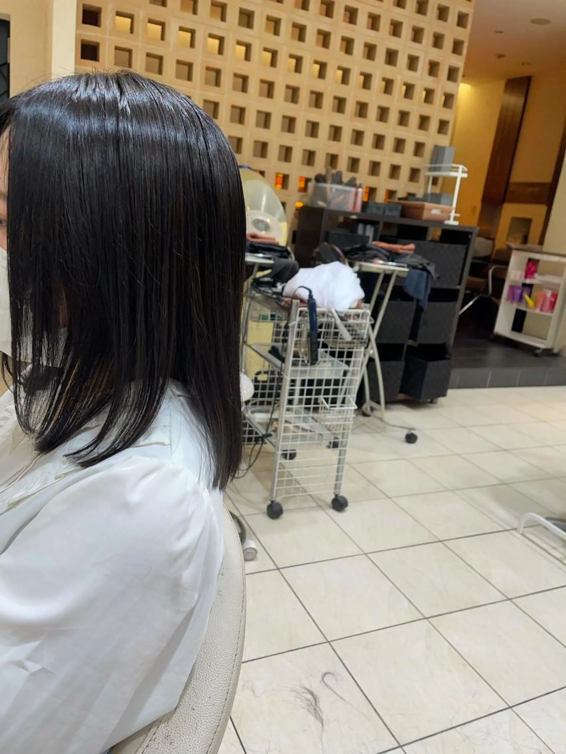 セミロング カラー 黒髪 ブルーカラー ブルーブラック カネヒラ リョウスケのヘアスタイル