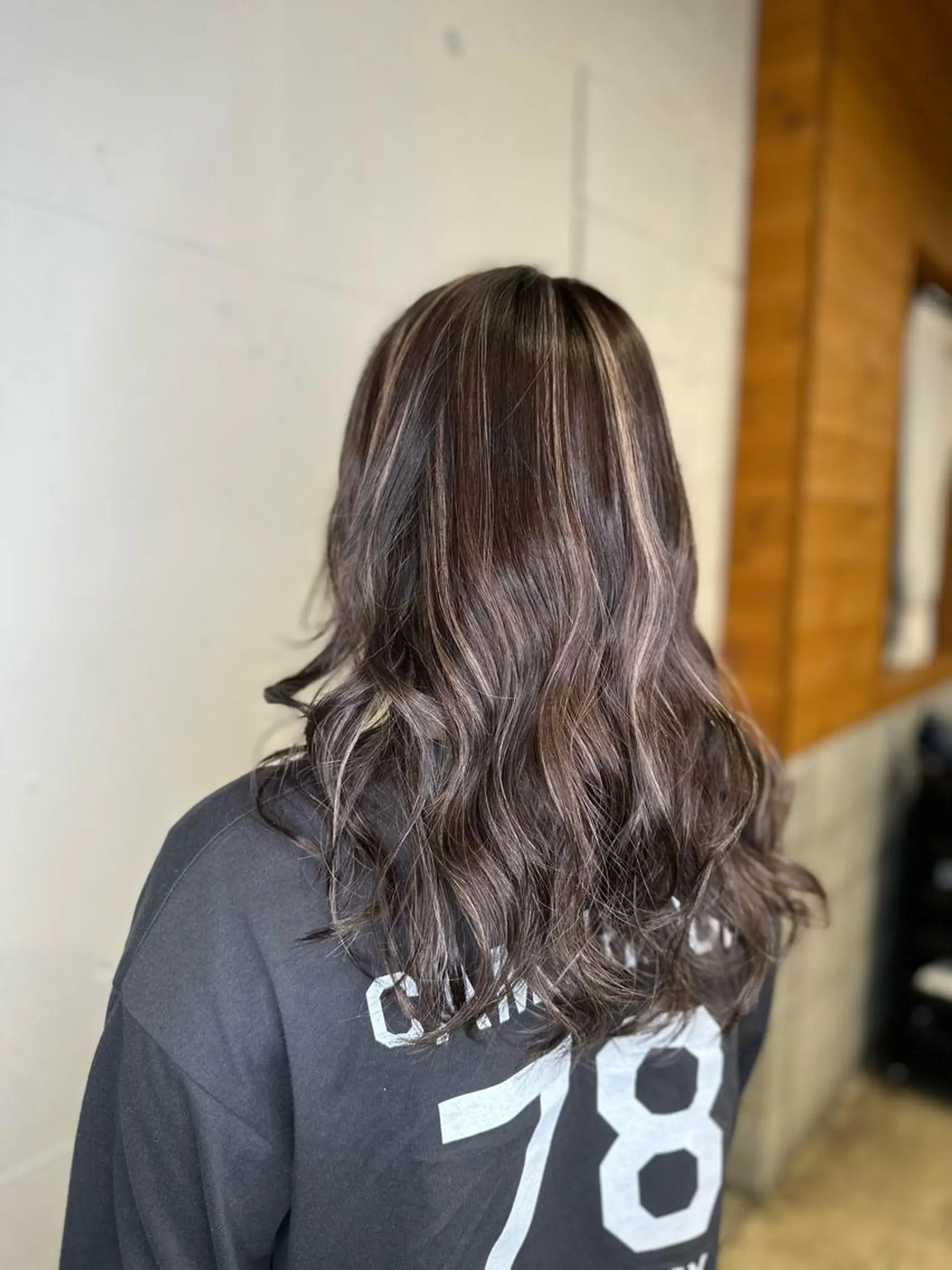 セミロング ハイライト ヘアカラー Nami 🌻のヘアスタイル