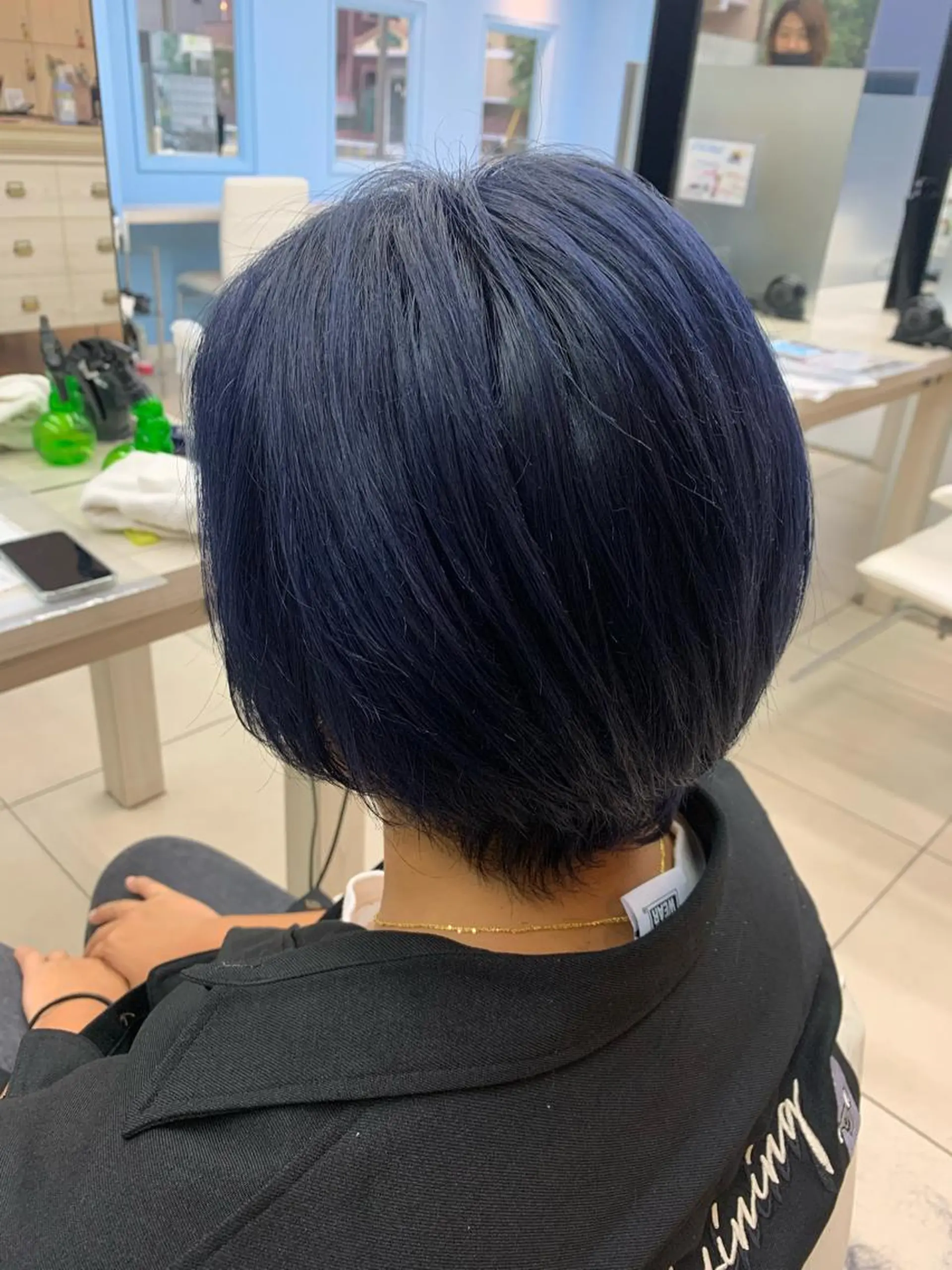 ショート カラー ブリーチ ブルーカラー ネイビーカラー シルバー ✂︎レディース のメンズカット屋さんのヘアスタイル