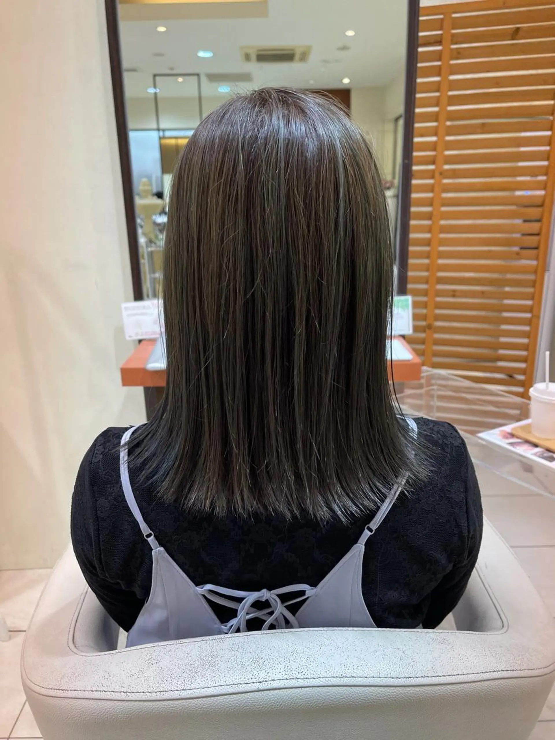 セミロング カラー アッシュ オリーブアッシュ カネヒラ リョウスケのヘアスタイル