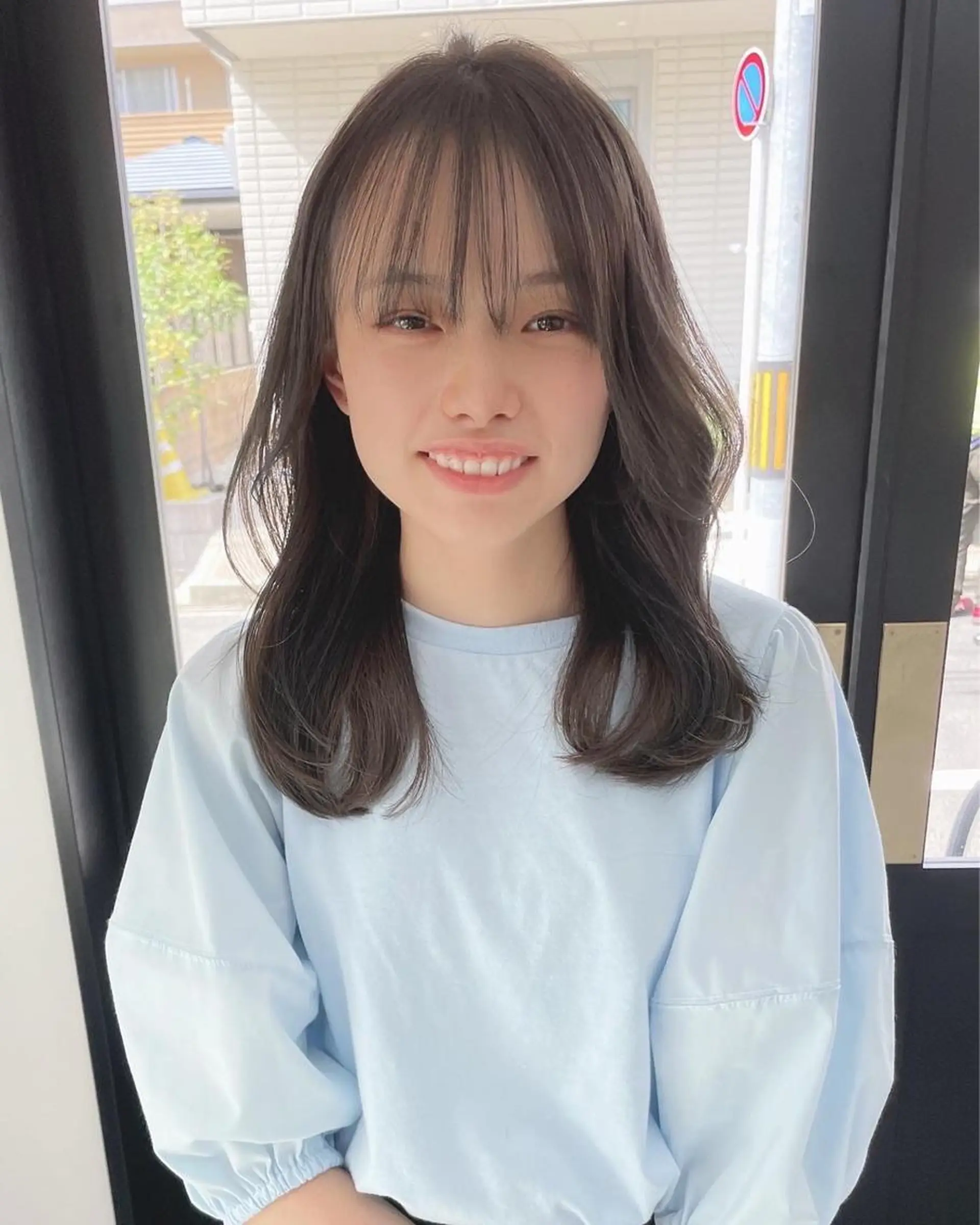 セミロング アッシュ アッシュグレー アッシュグレージュ 衣笠 雅俊のヘアスタイル