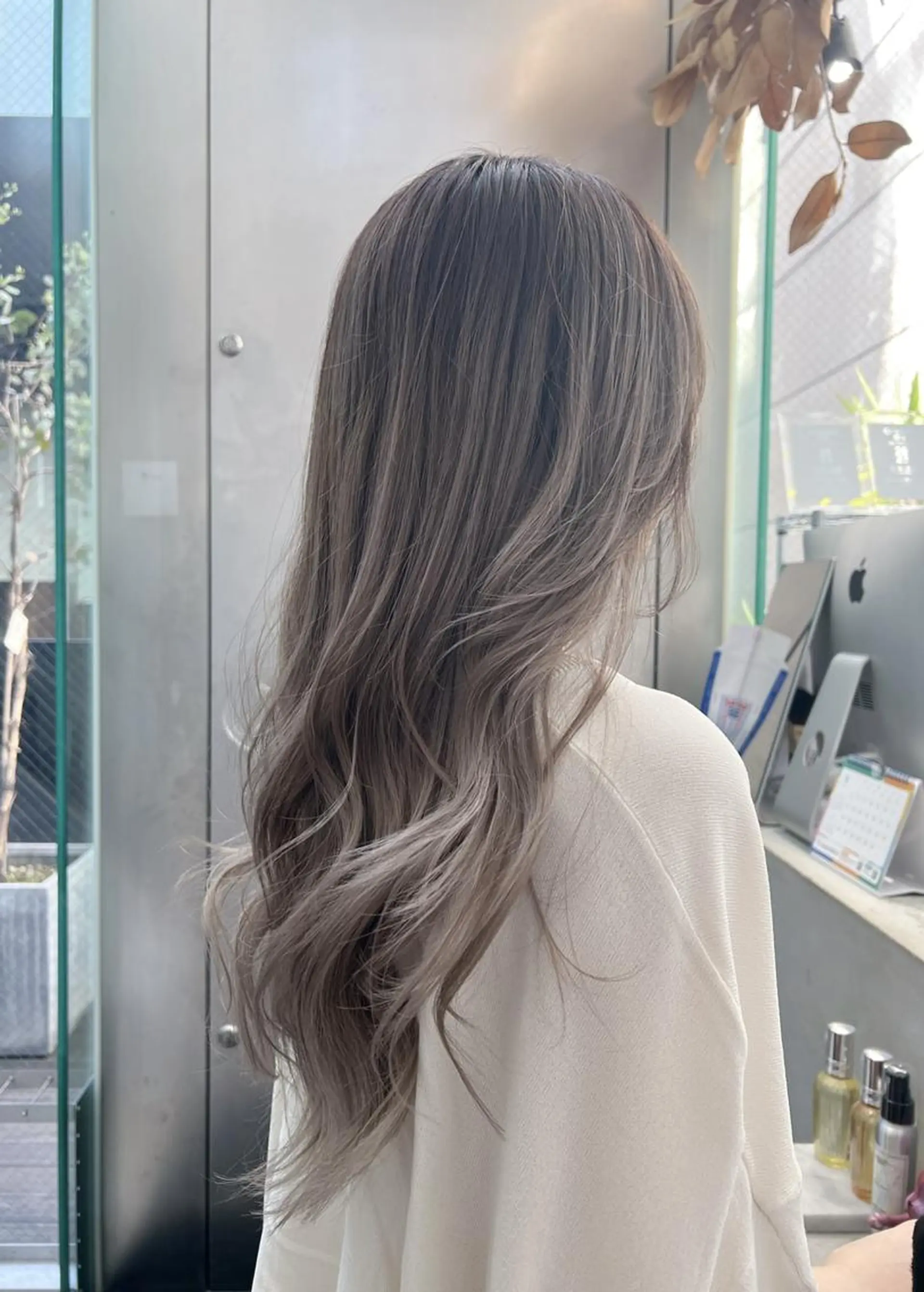 ロング カラー グラデーションカラー mao/天神ブリーチ ハイトーンカラーのヘアスタイル