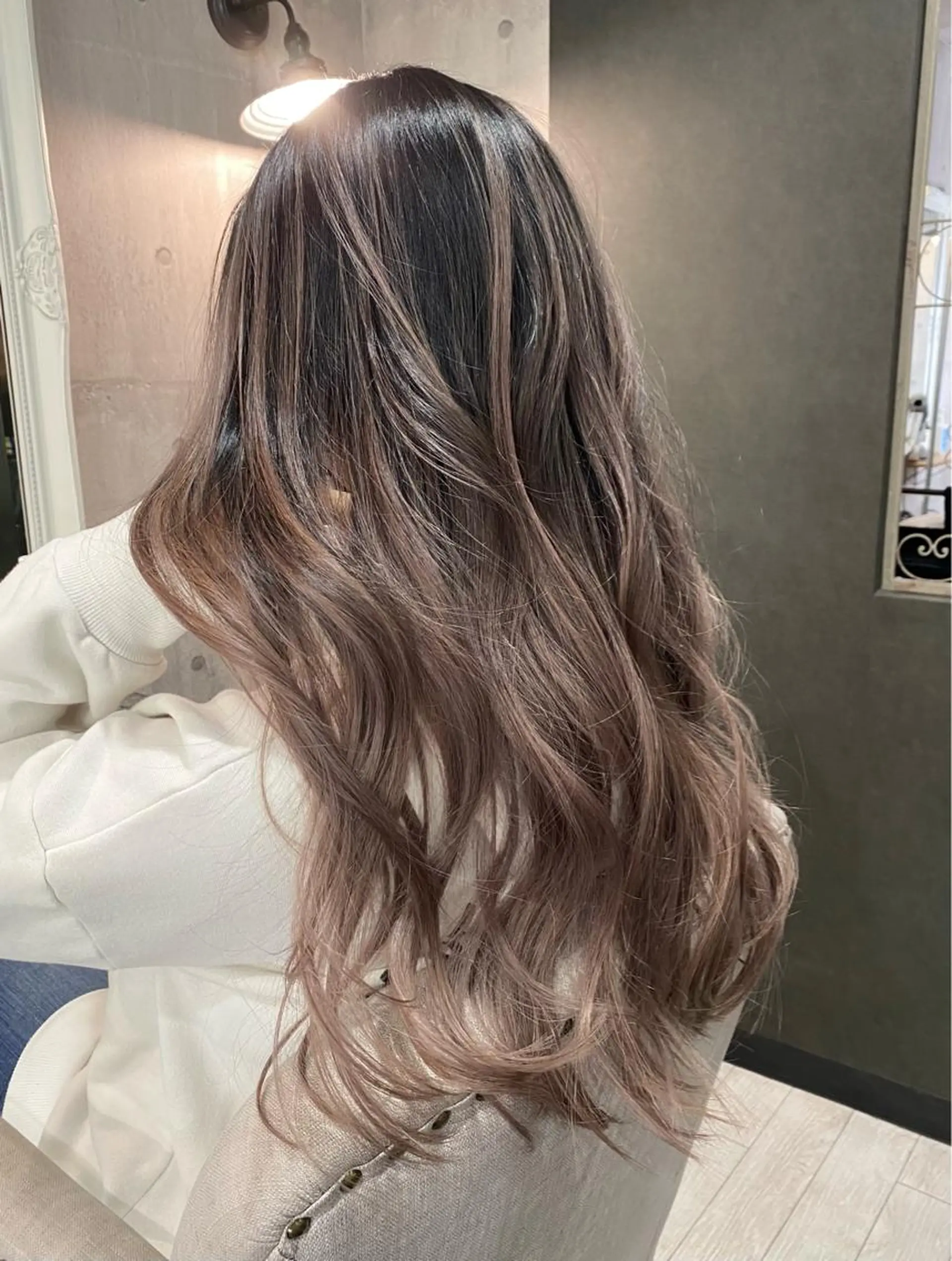 ロング Mika XELVEのヘアスタイル
