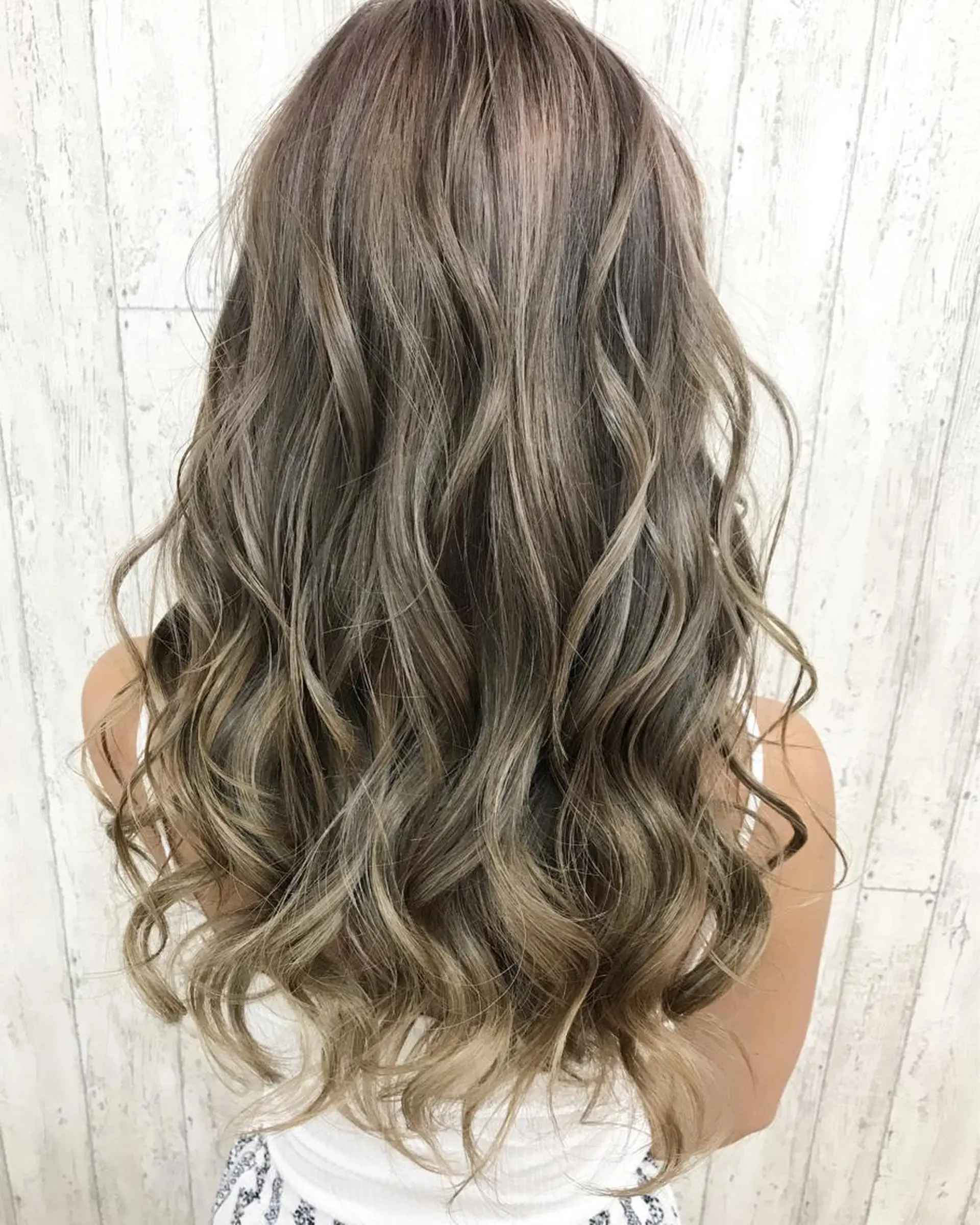 ロング カラー グレージュ ハイライトカラー 外国人風カラー ハイライト ヘアセット kazufumi ..のヘアスタイル