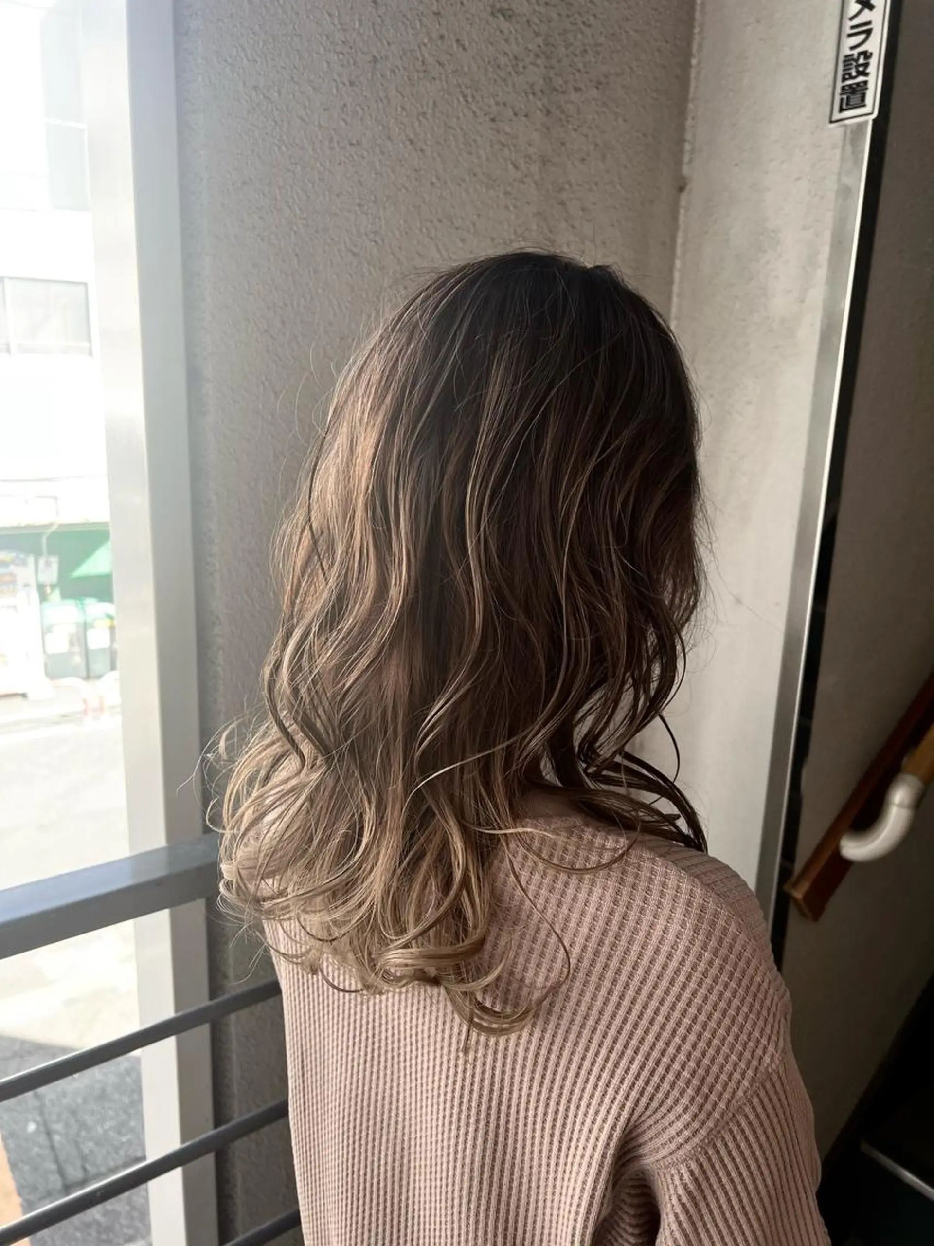 セミロング カラー バレイヤージュ グレージュ ハイライトカラー ハイライト レイヤーカット カット ヘアカラー トリートメント Kazu .Kのヘアスタイル