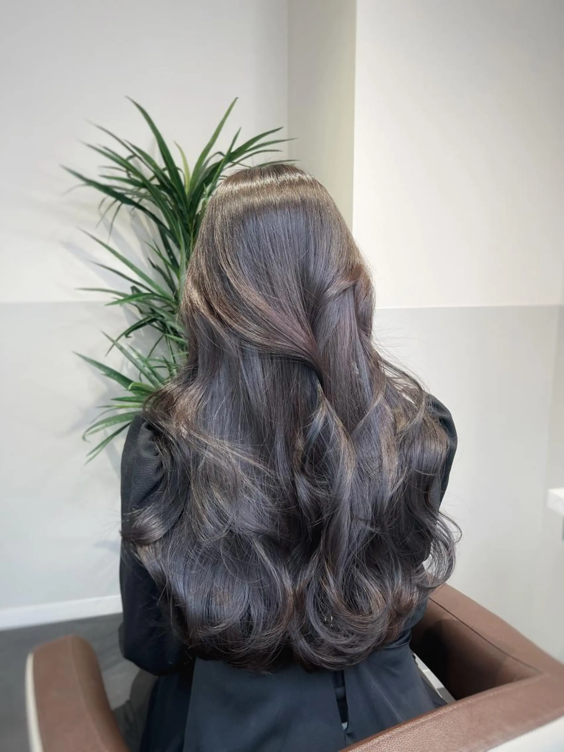 ロング カラー 韓国風カラー くびれヘア 顔周りカット 髪質改善 ヨシンモリ カット ヘアカラー トリートメント SALOWIN east店6F所属・TAKUMI 【美髪特化】のヘアスタイル