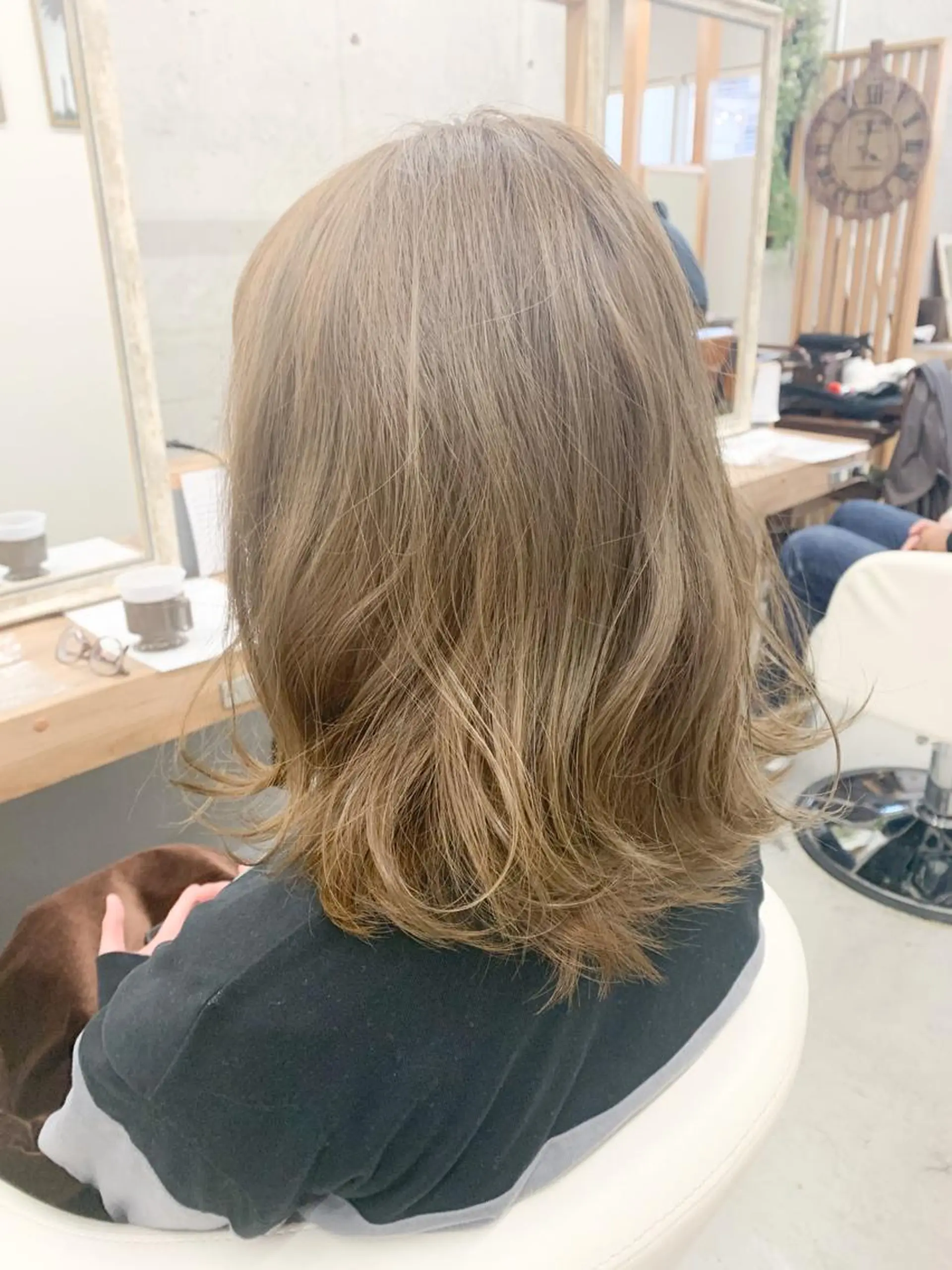 ミディアム ミディアムパーマ ボブ 斜めバング ハイライト レイヤーカット カット トリートメント ヘッドスパ 角床直哉 カラーカットNO 1のヘアスタイル