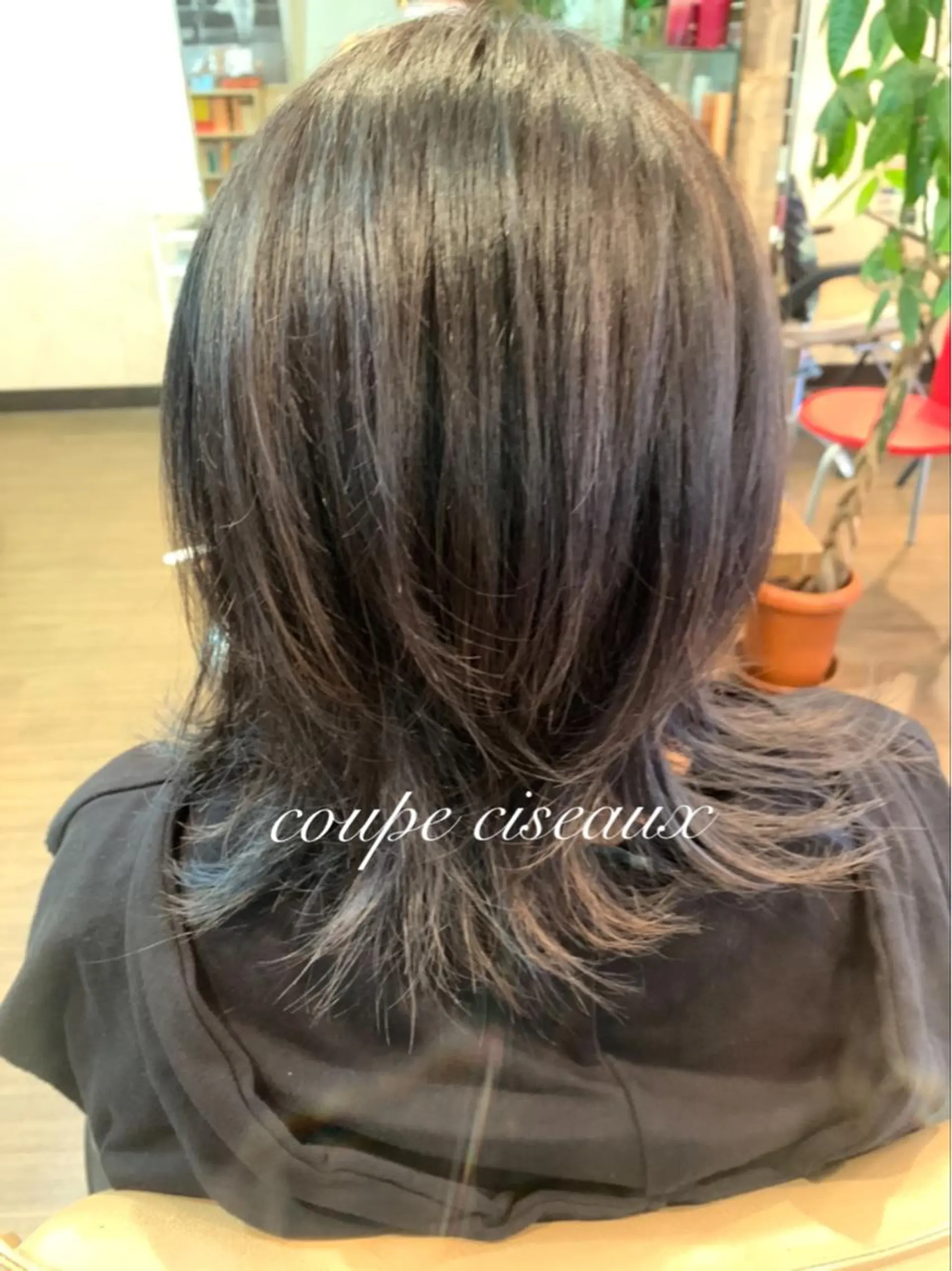 ミディアム カラー coupe ciseauxのヘアスタイル