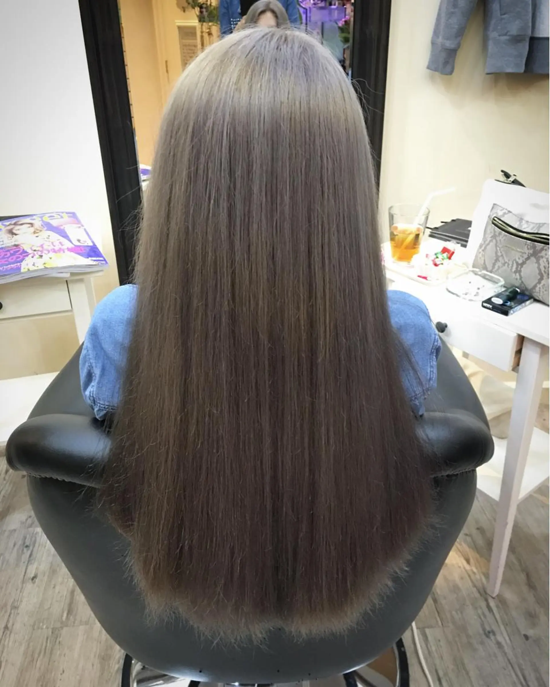 ロング カラー ダブルカラー グレージュ 鶴見 和美のヘアスタイル