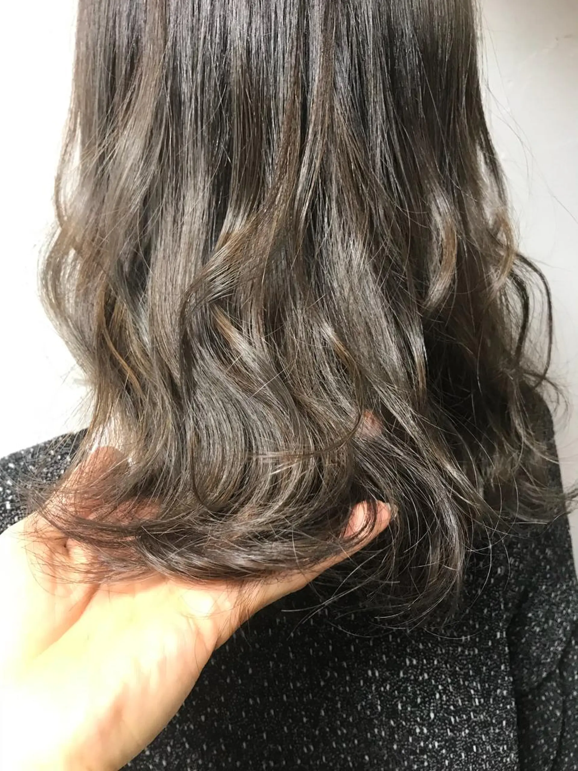 ミディアム カラー グレージュ カーキグレージュ カット ヘアカラー トリートメント 柾本 寛貴のヘアスタイル