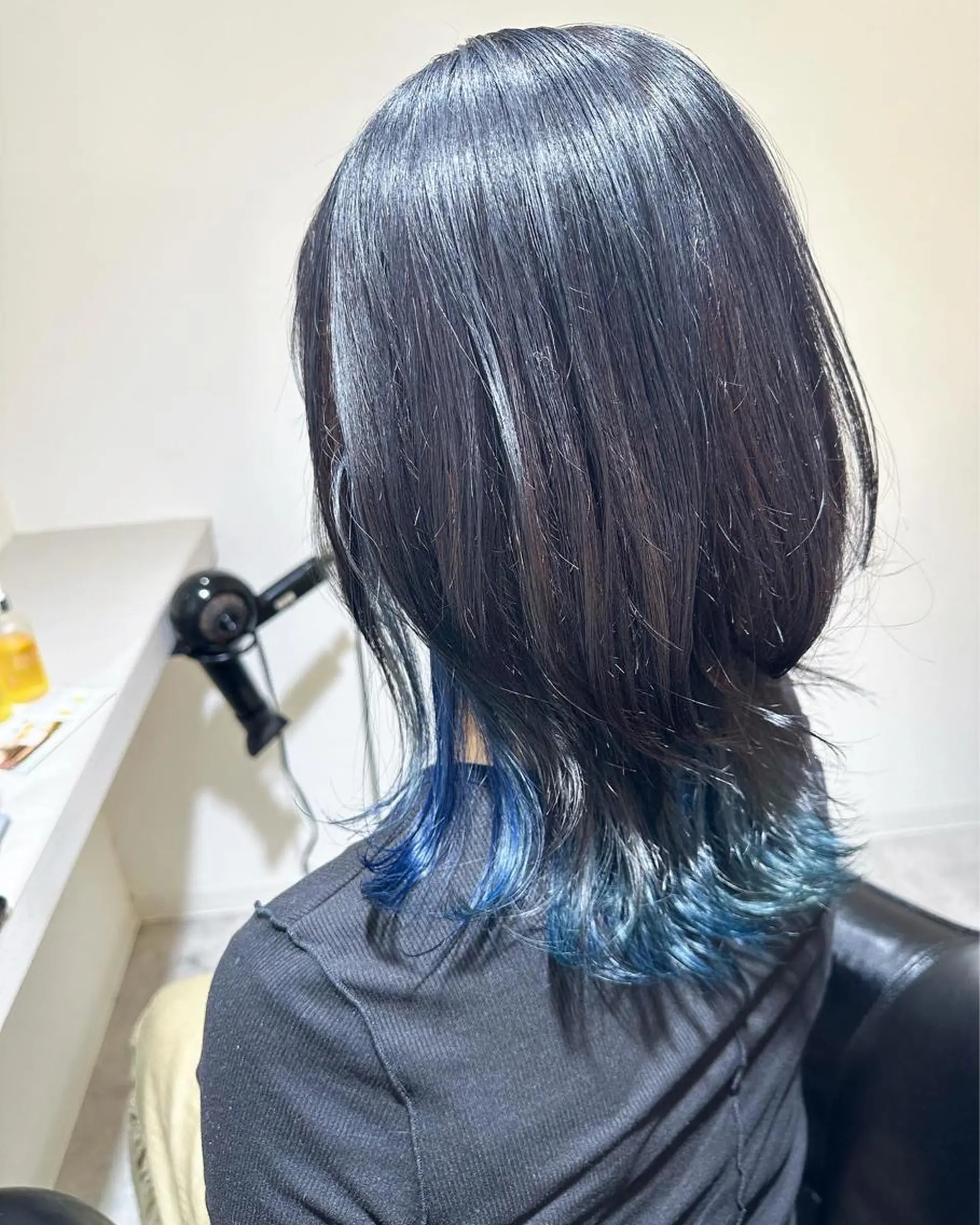 セミロング カラー インナーカラー レイヤーカット カット ヘアカラー トリートメント 荒木 ひろかのヘアスタイル