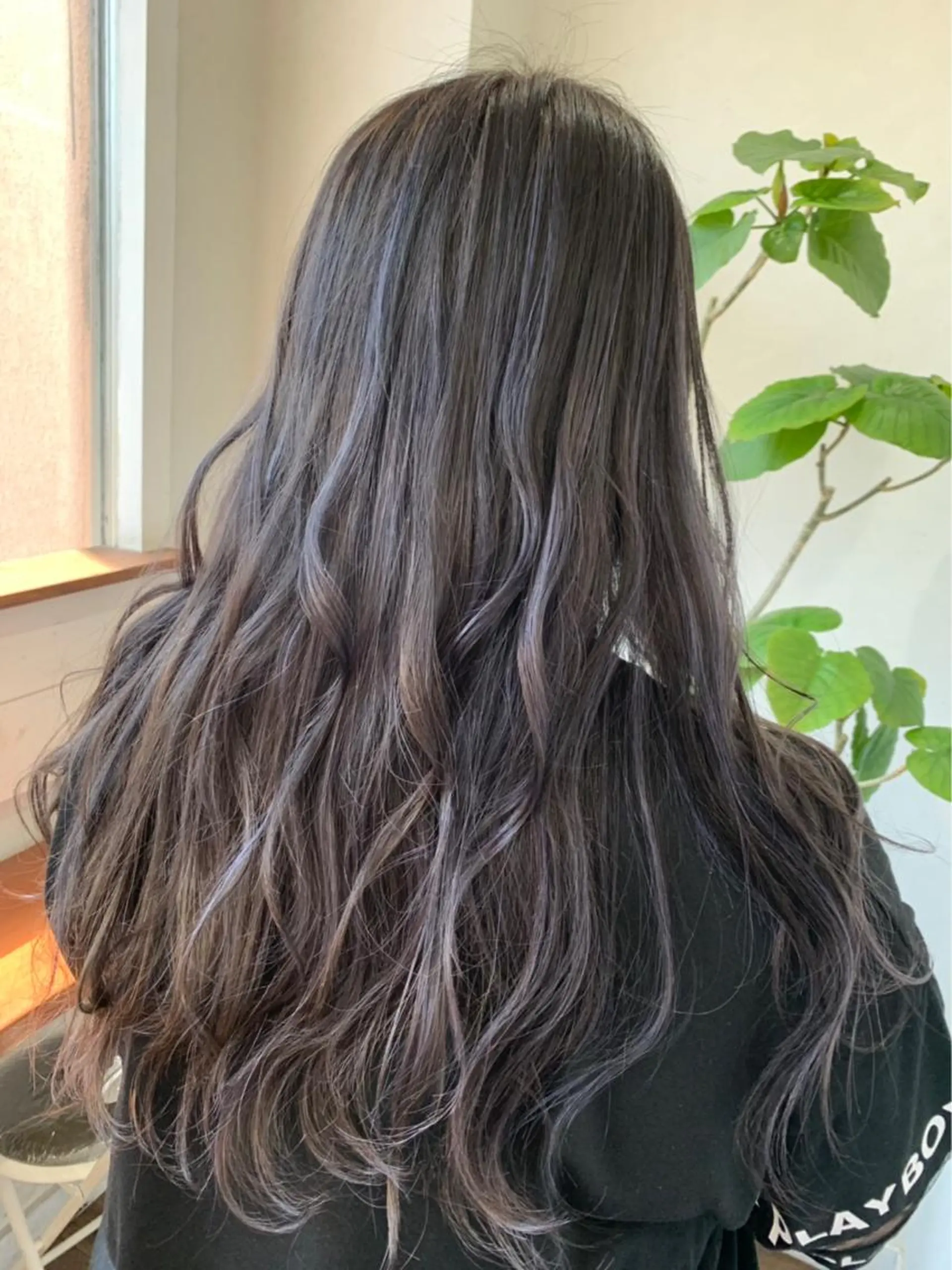 ロング カラー 塩崎 明菜のヘアスタイル