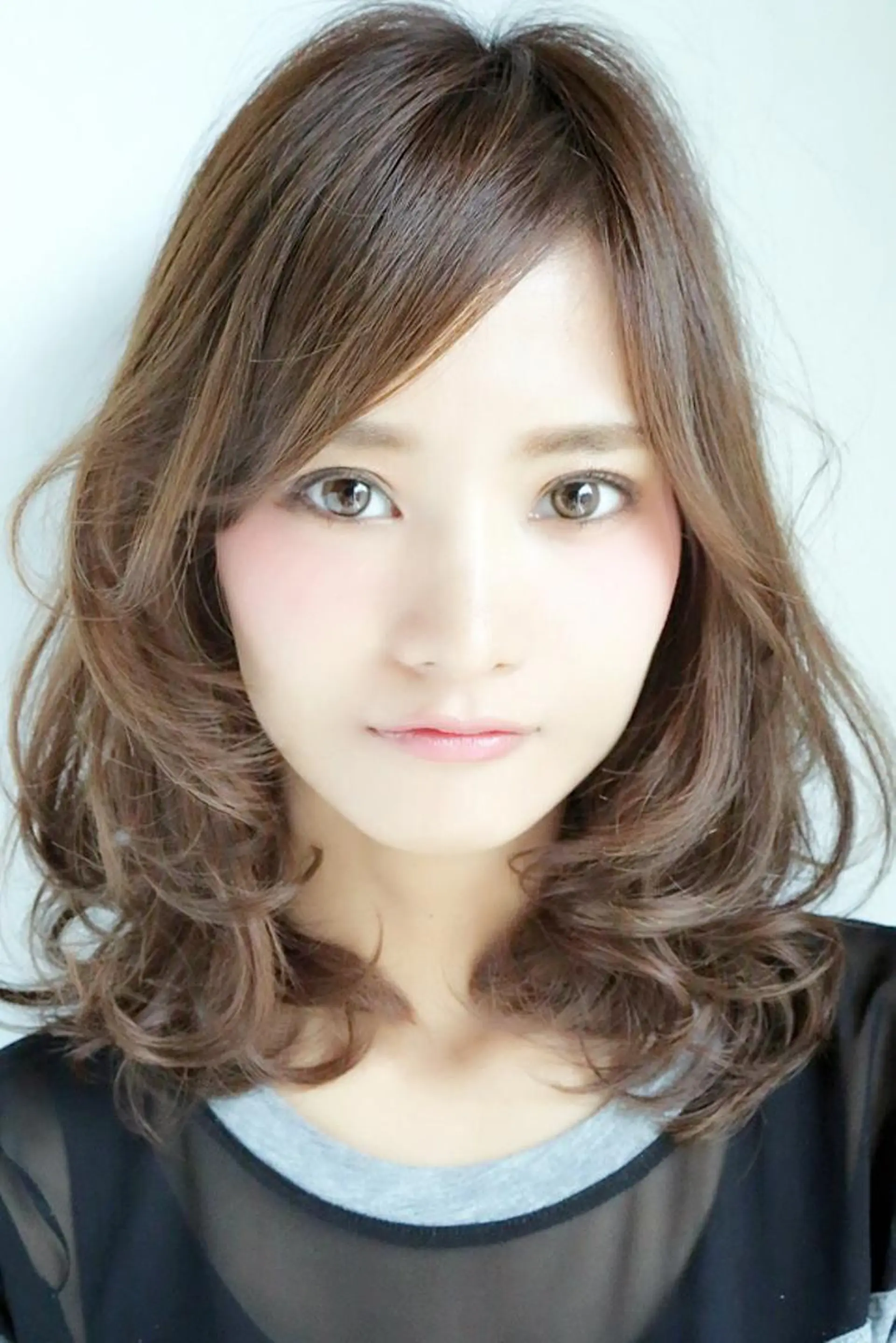 セミロング カラー ヤナ マネージャーのヘアスタイル