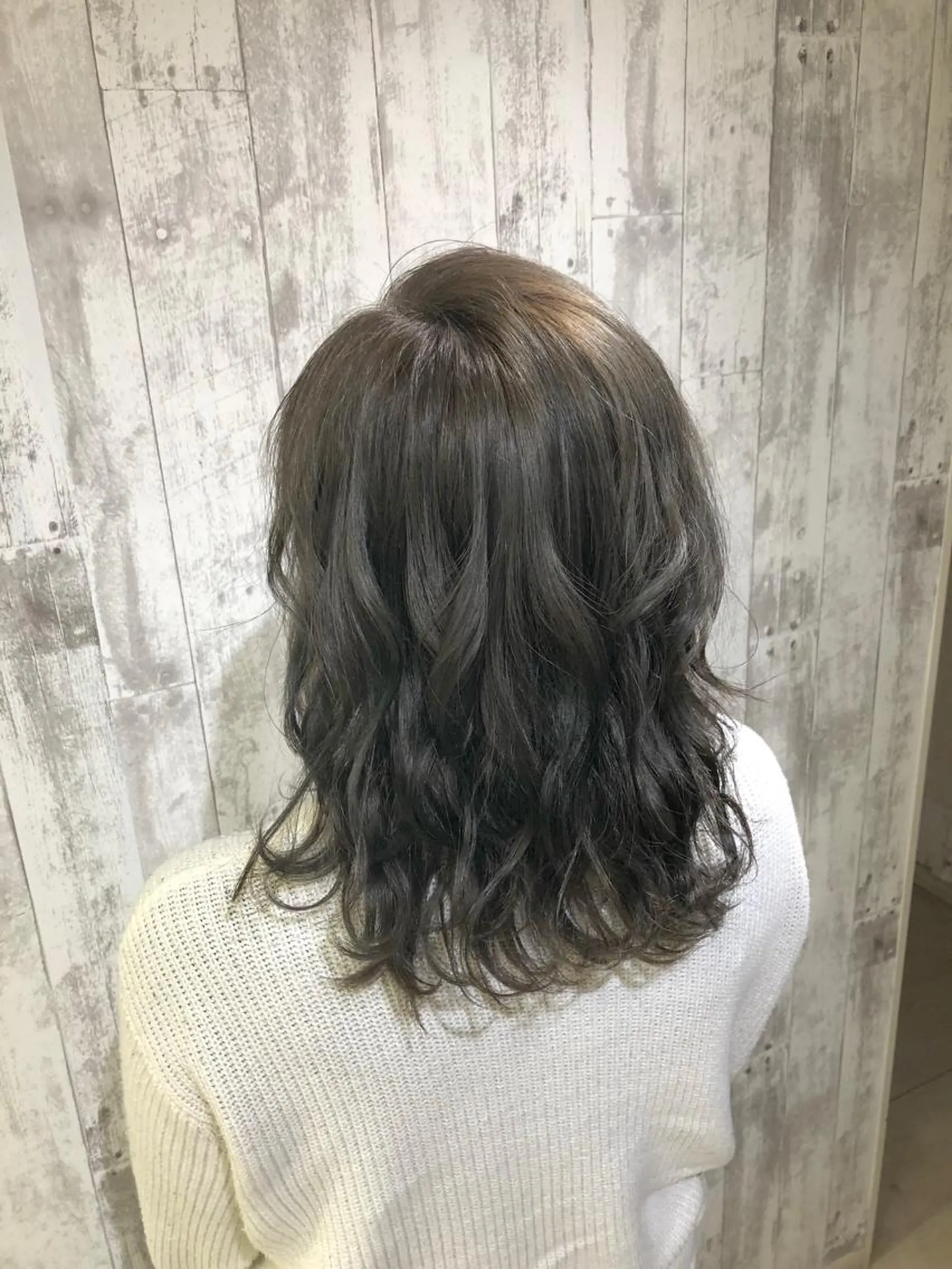 ミディアム カラー ブルーカラー ブルージュ グレージュ カット ヘアカラー トリートメント Agu  清尾 浩昭のヘアスタイル