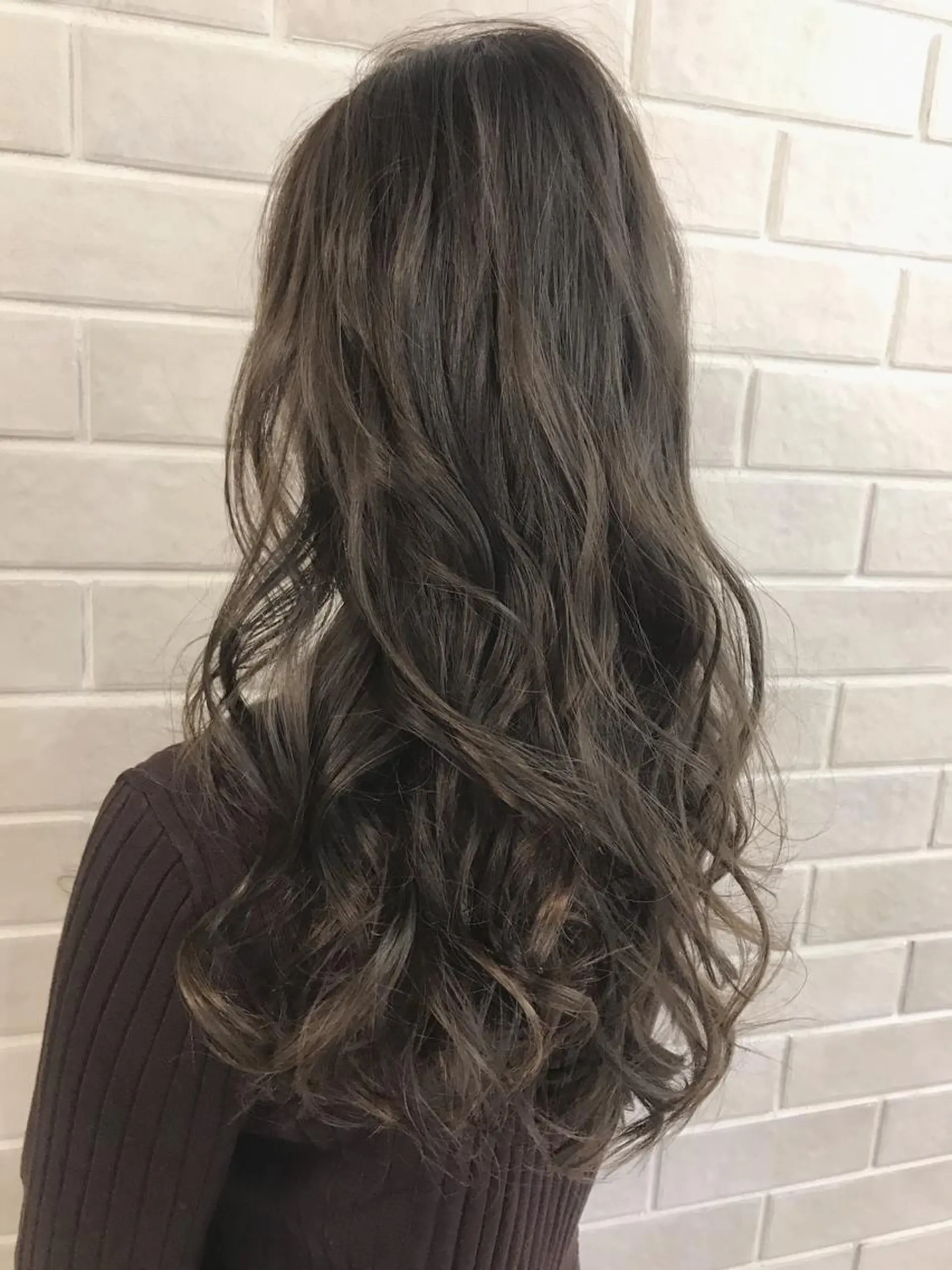 ロング カラー アッシュ アッシュグレー ハイライトカラー ハイライト ヘアカラー トリートメント ✂︎マンツーマン施術 ａｙｅ✂︎のヘアスタイル