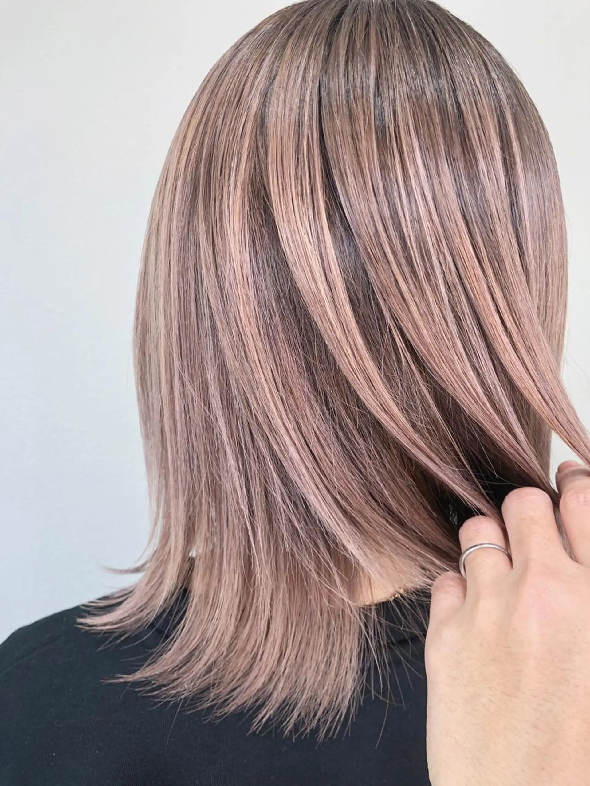 ミディアム カラー ミディアムパーマ アディクシーカラー バレイヤージュ ベージュカラー ブリーチ ito. ブリーチ/髪質改善のヘアスタイル