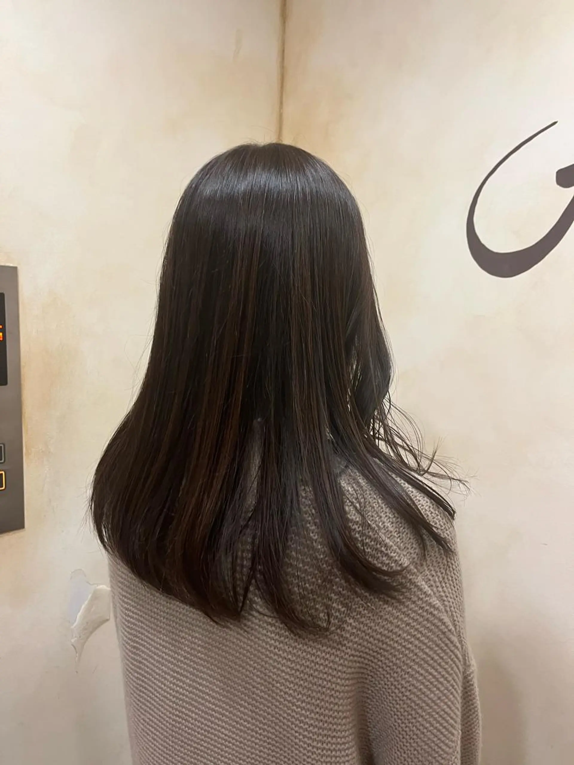 セミロング 秋澤 楓のヘアスタイル