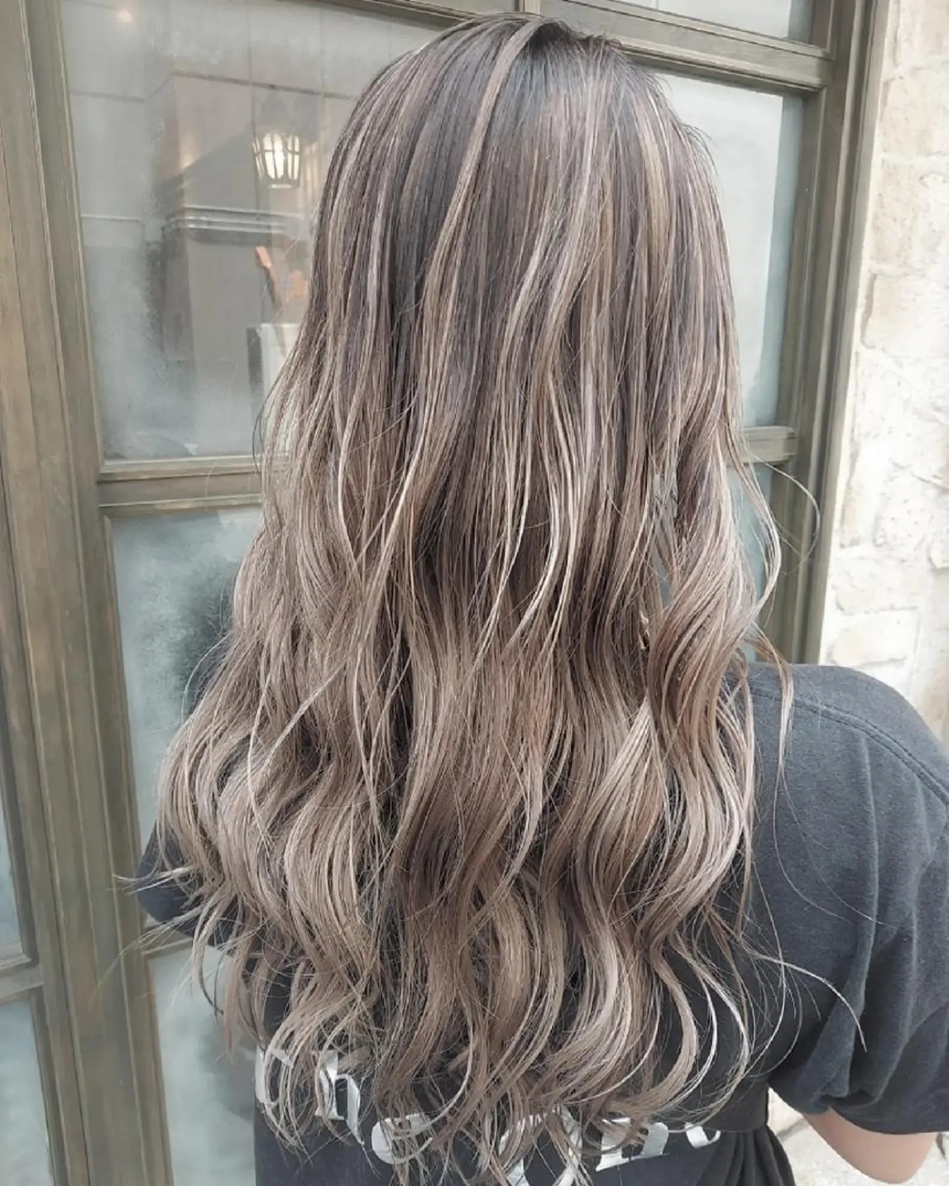 ロング カラー グレージュ ハイライトカラー ハイライト ブリーチ・ハイトーン 特化🎉内山のヘアスタイル
