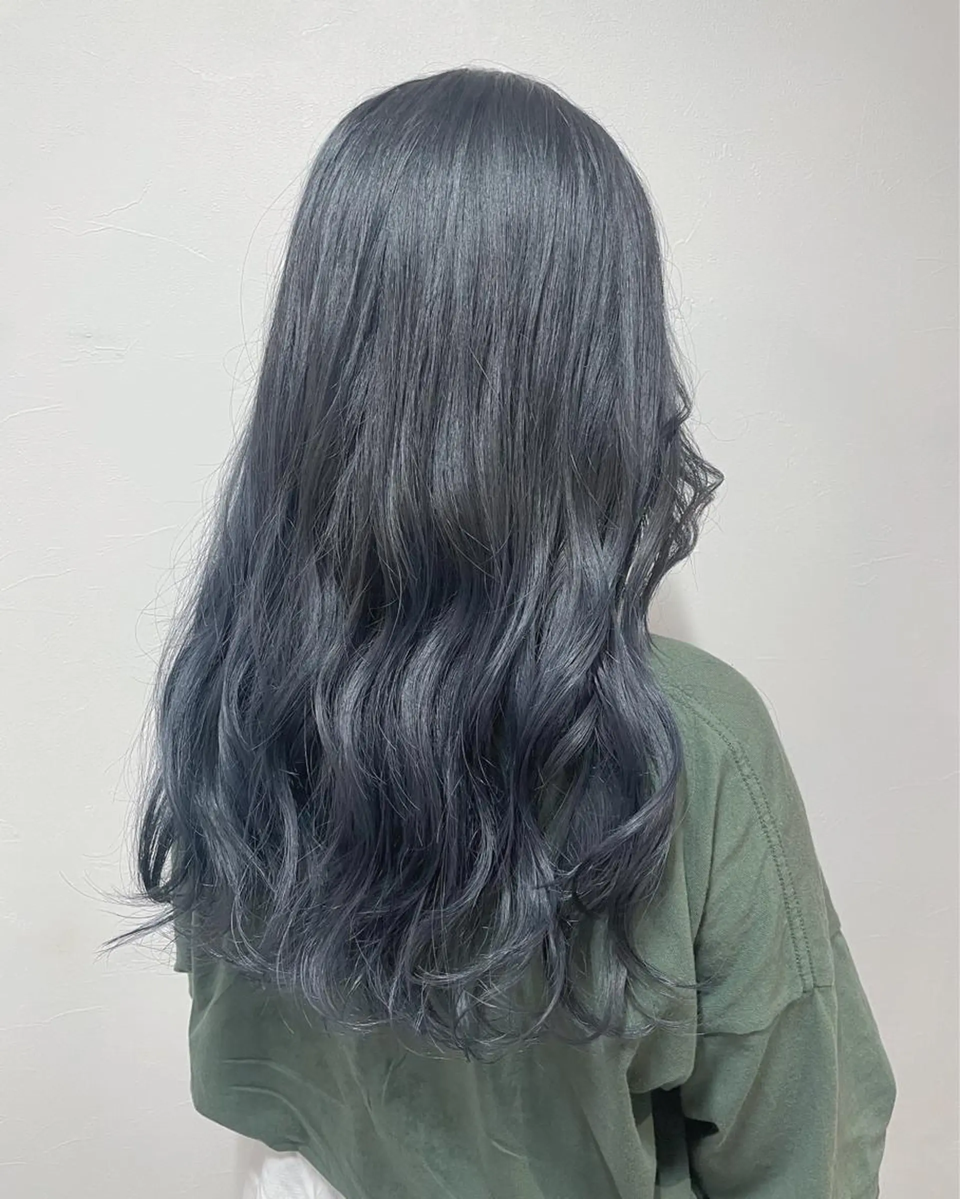 ロング カラー ヘアアレンジ 黒髪 ブルーカラー ブルーブラック ヘアカラー 🧶ブリーチカラー TERU🧶の眉毛・アイブロウイメージ