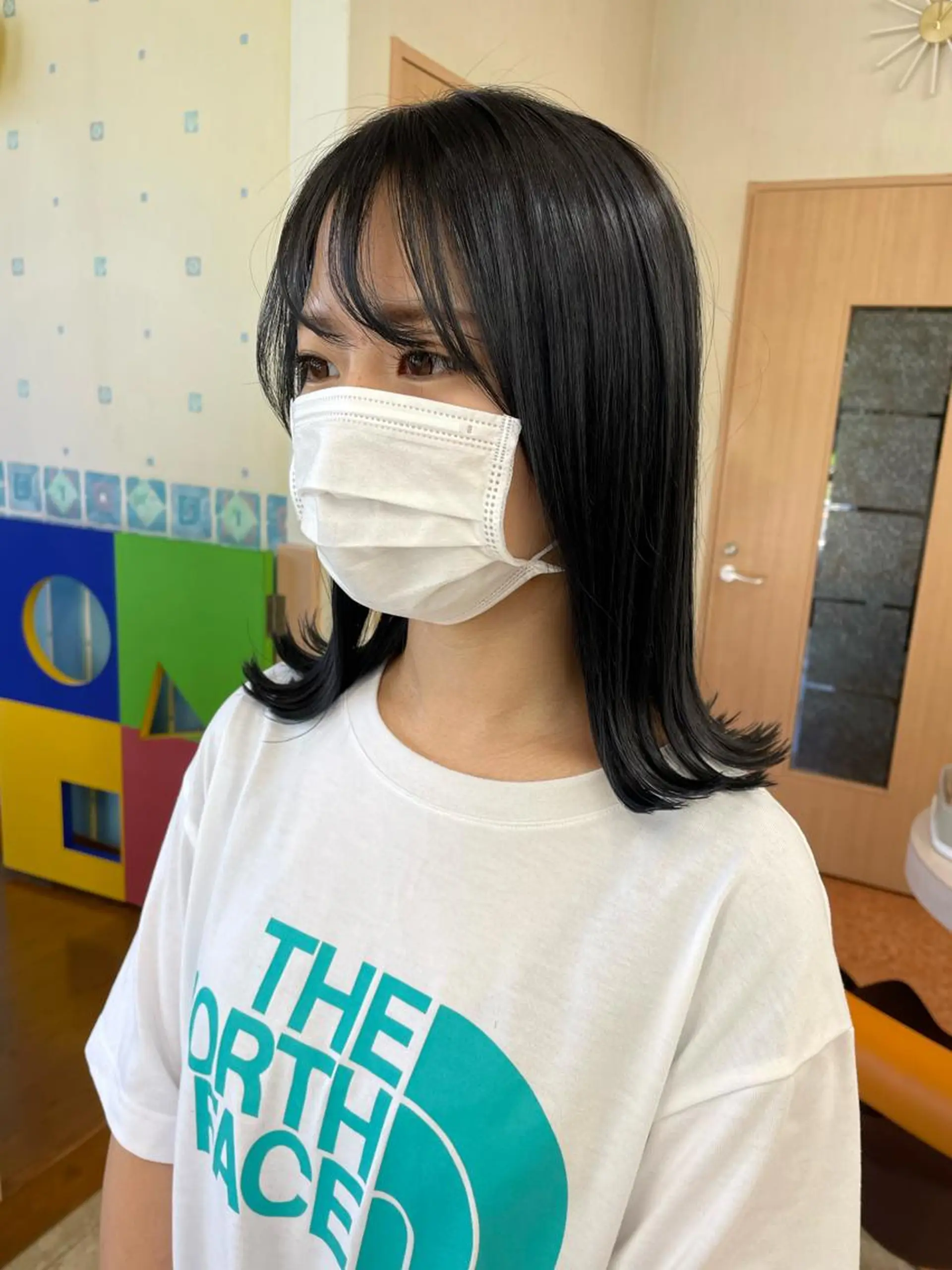 ミディアム カラー 黒髪 ブルーカラー ブルーブラック yui .のヘアスタイル