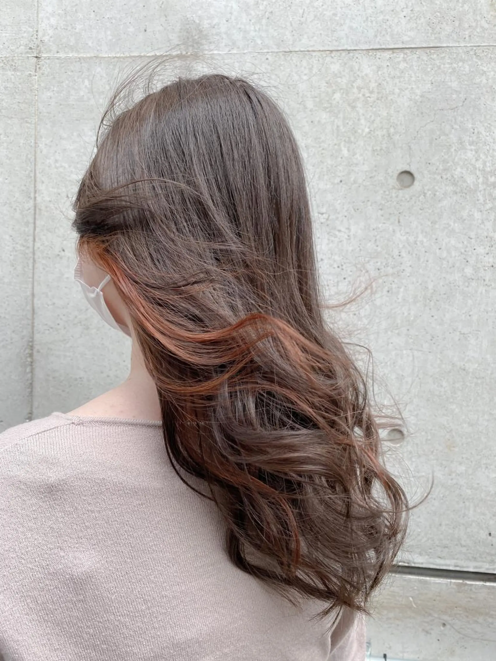 セミロング カラー グレージュ オレンジ SALOWIN神戸三宮East店所属・【透明感、艶髪】西村 有司のヘアスタイル