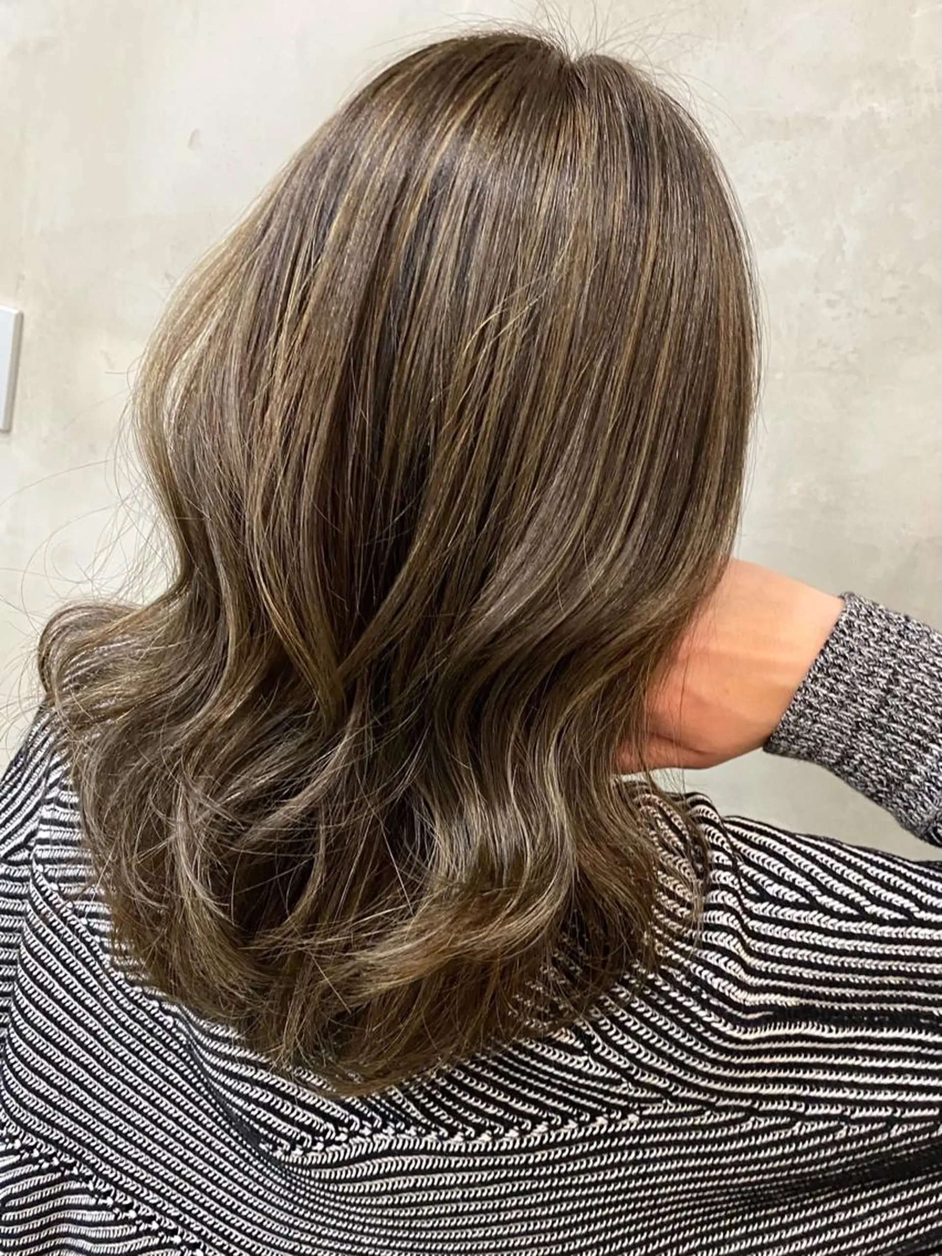 セミロング カラー グレージュ カット ヘアカラー トリートメント 🫧透明感カラー🫧 OIKAWAのヘアスタイル