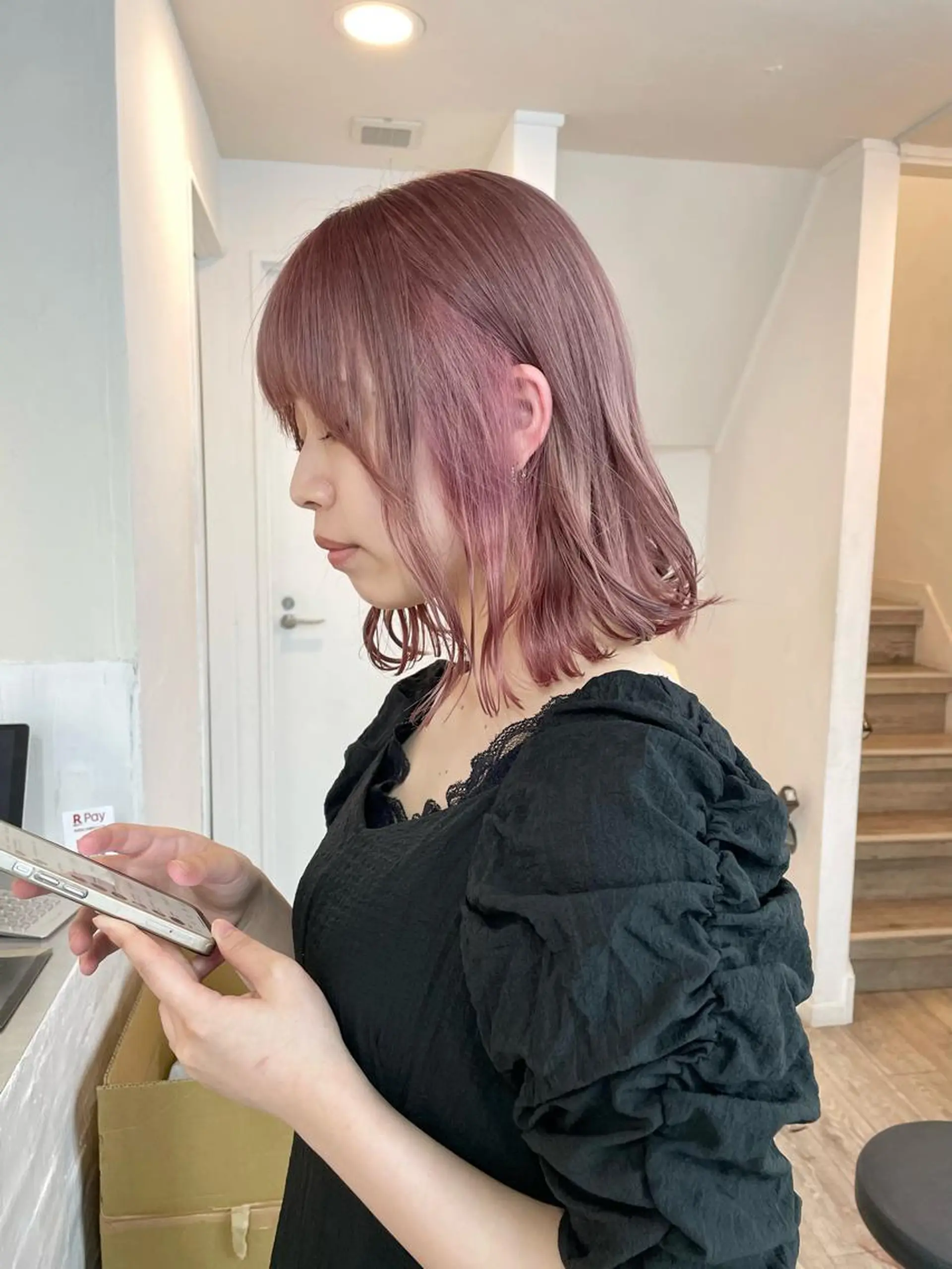 ミディアム カラー ブラウンカラー イヤリングカラー ピンクカラー ピンクブラウン ハイトーン×レイヤー /遠藤将太のヘアスタイル