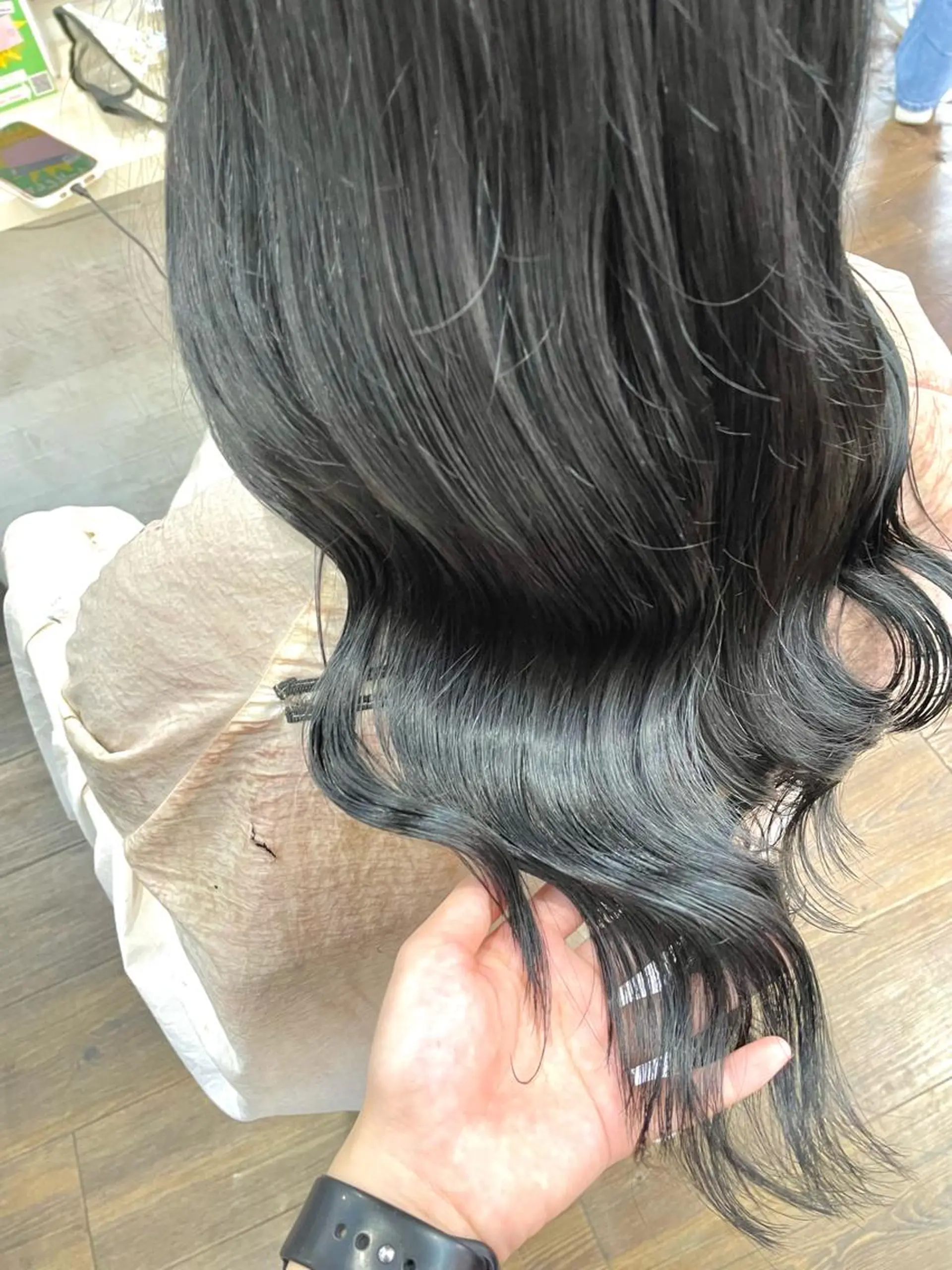 セミロング カラー 黒髪 ブルーカラー ブルーブラック 透明感カラー 横浜🦋ハイトーン 🫐シャドウルーツのヘアスタイル