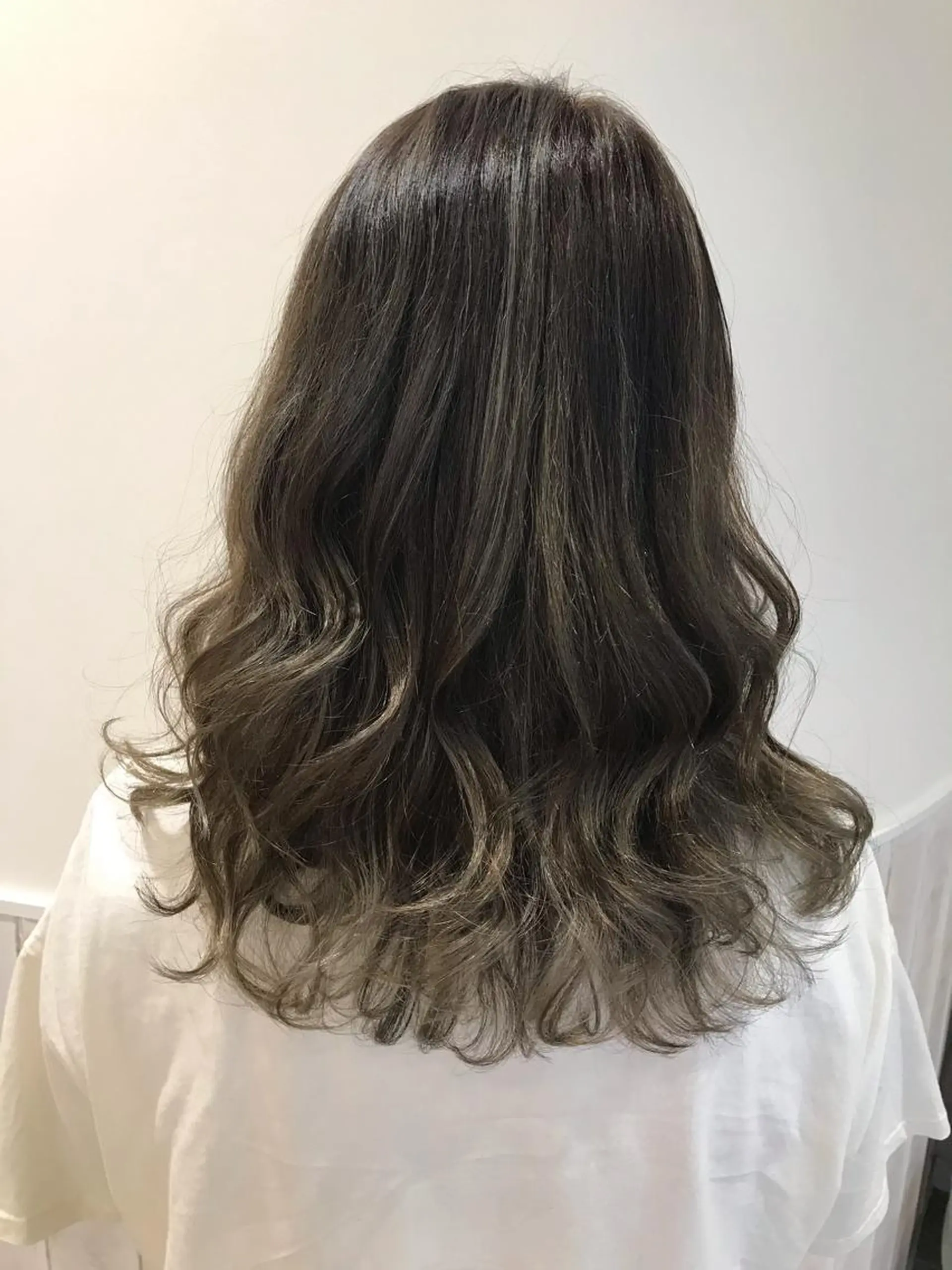 セミロング カラー にしだ まりえのヘアスタイル
