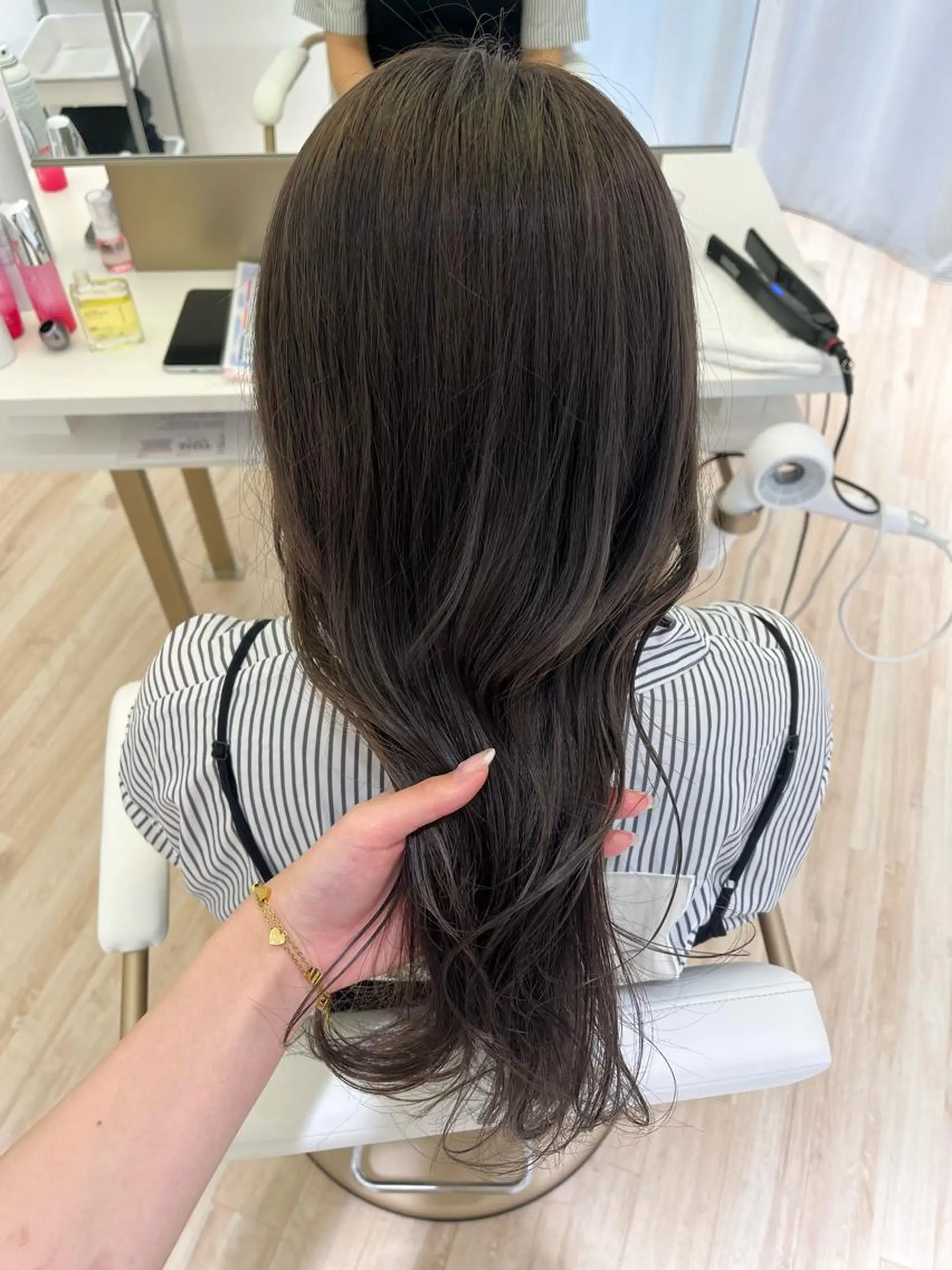 ロング カラー ヘアカラー トリートメント GOODDAY ヘアサロンのヘアスタイル