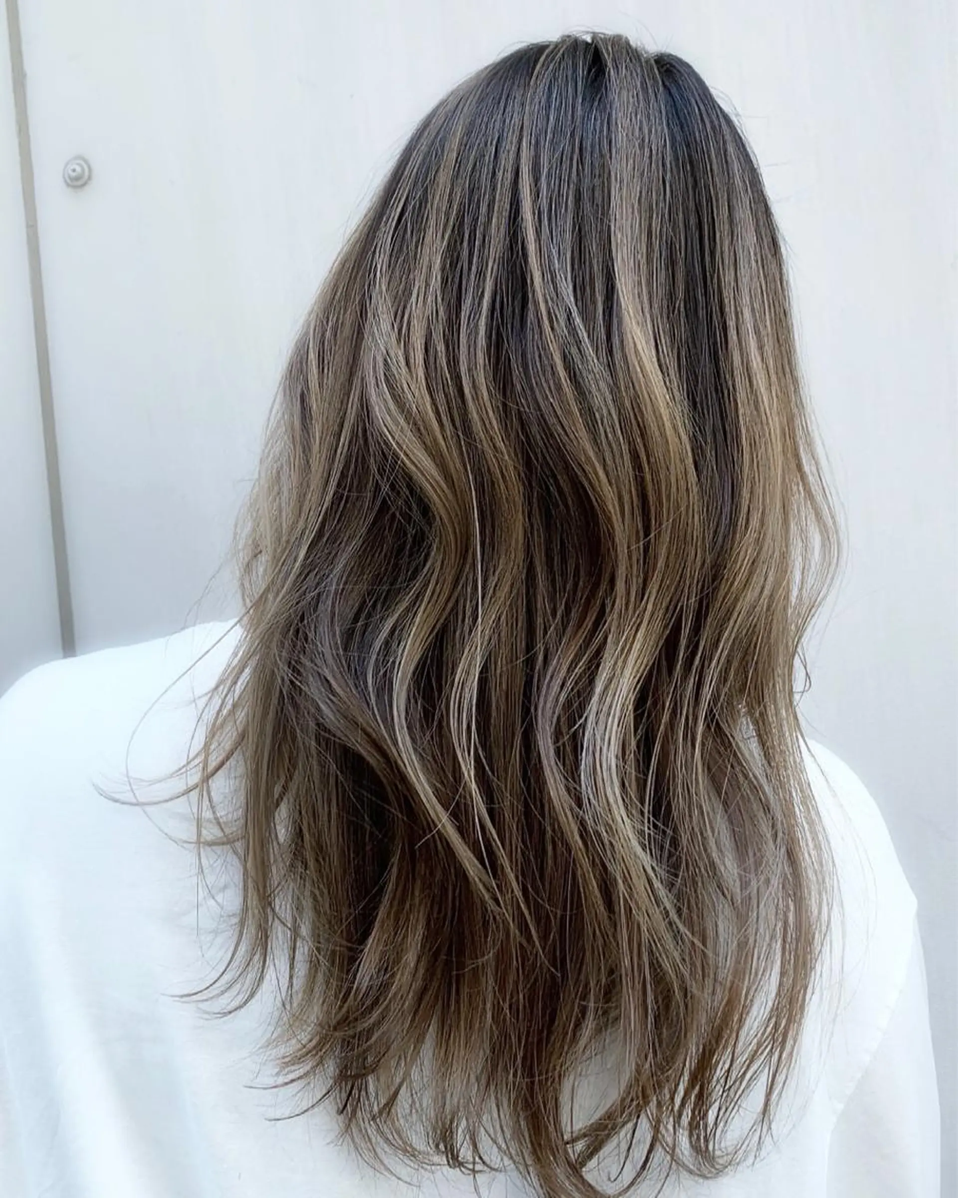 セミロング レイヤーカット カット ヘアカラー 🤍デザインカラー 特化🤍HIROのヘアスタイル