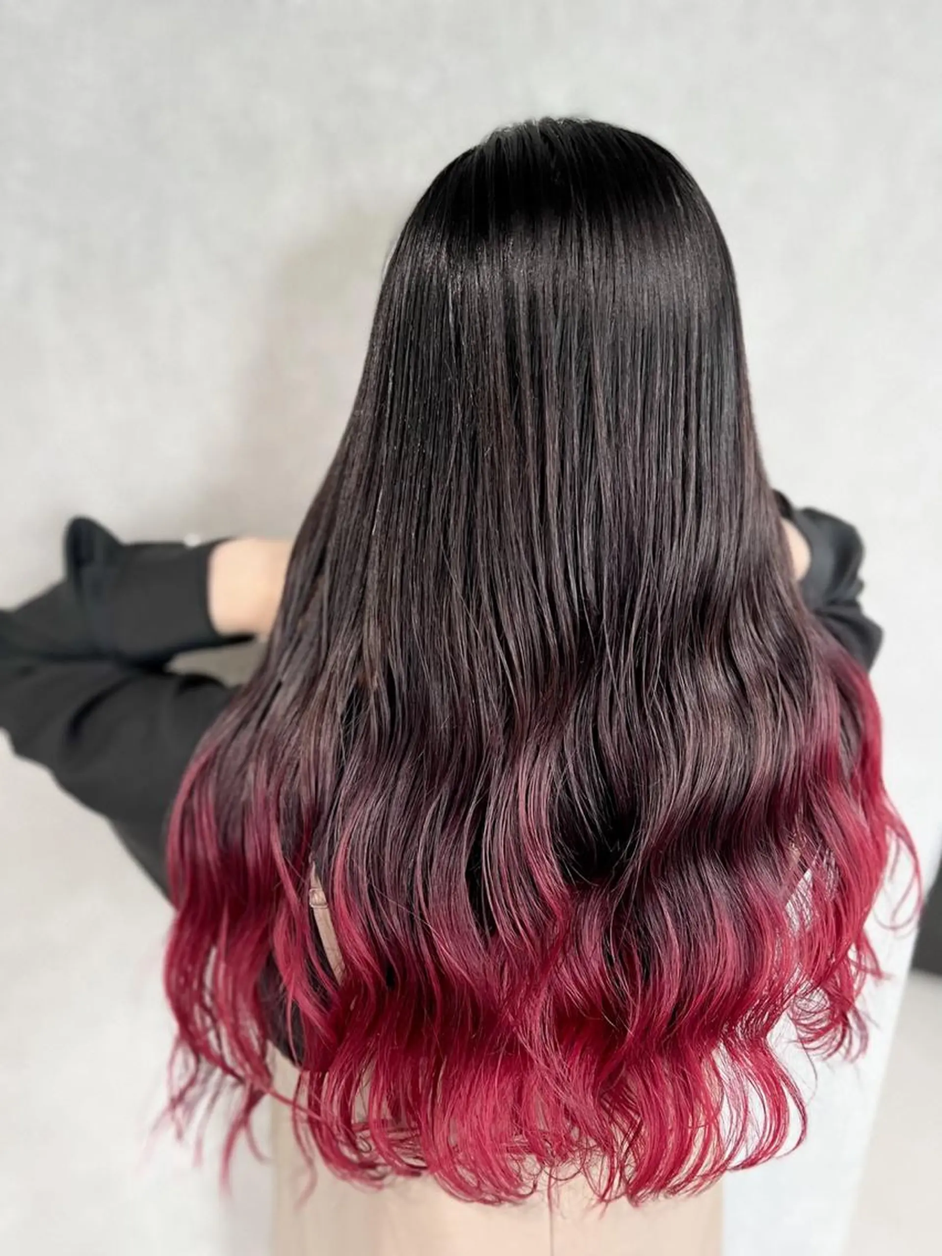 ロング カラー グラデーションカラー レッドカラー mimiiy梅田 中崎町ハイトーンのヘアスタイル