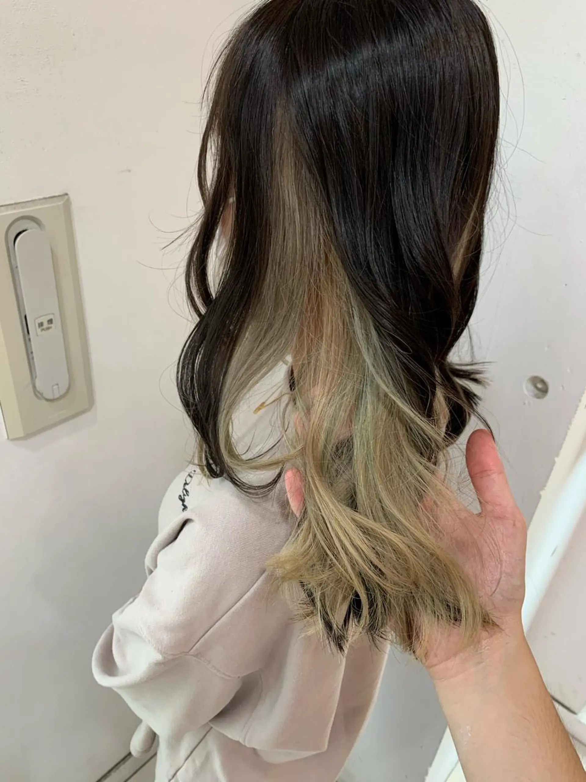 セミロング カラー パーマ カット トリートメント 白髪ぼかしハイライト 柳川拓哉のヘアスタイル