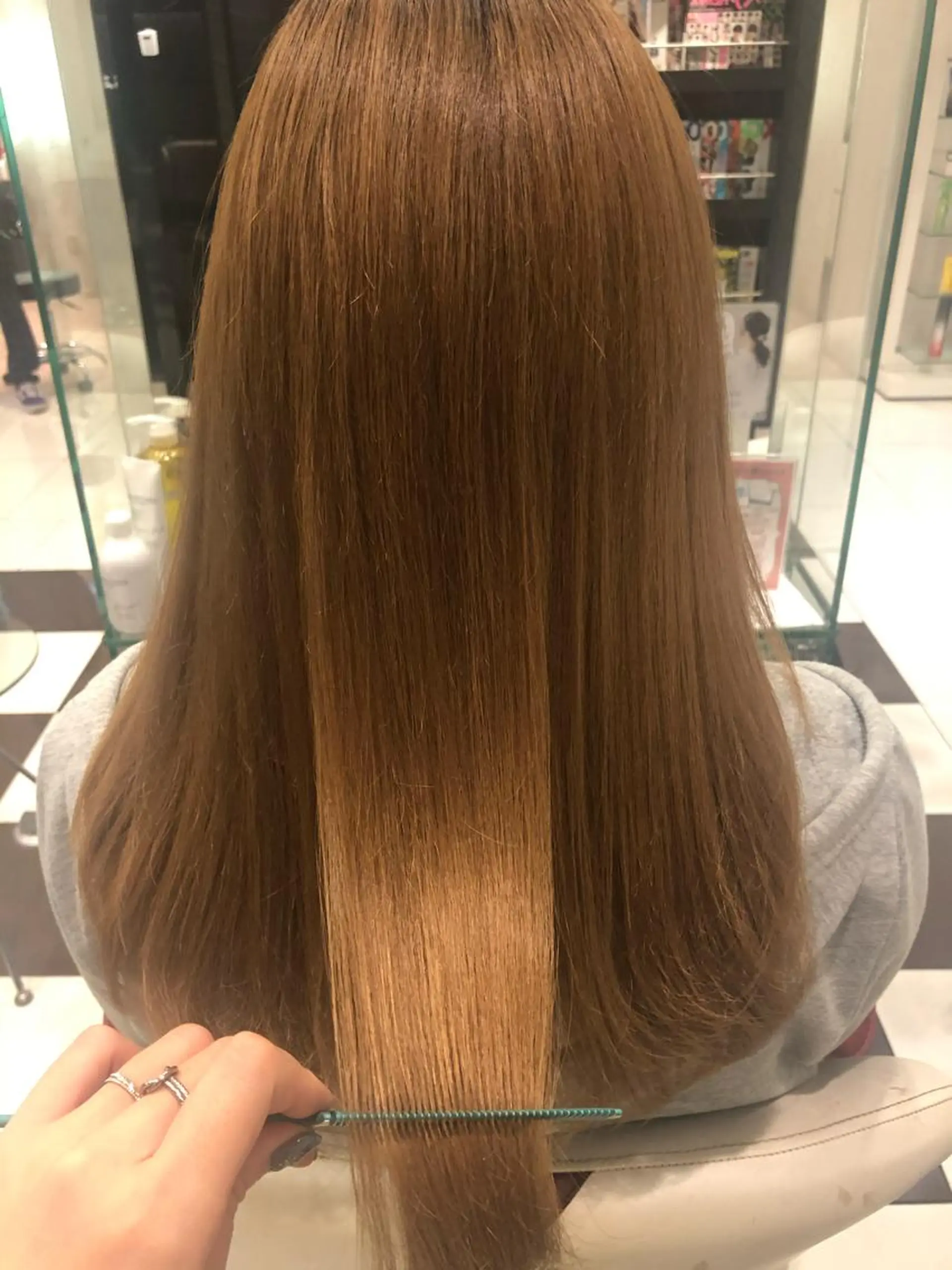 ロング 小笠原 愛美のヘアスタイル