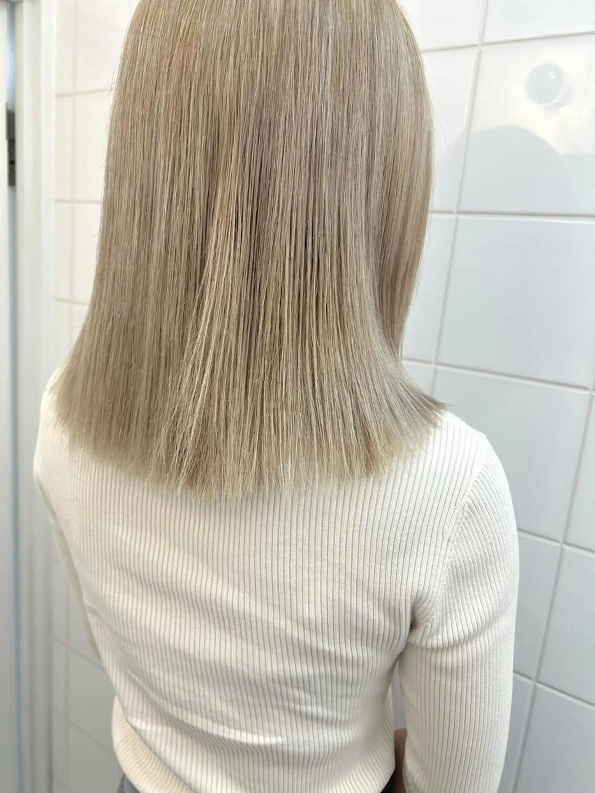 セミロング カラー ヘアアレンジ 🧨ブリーチー×ボブ レイヤー💎じゅえるのヘアスタイル