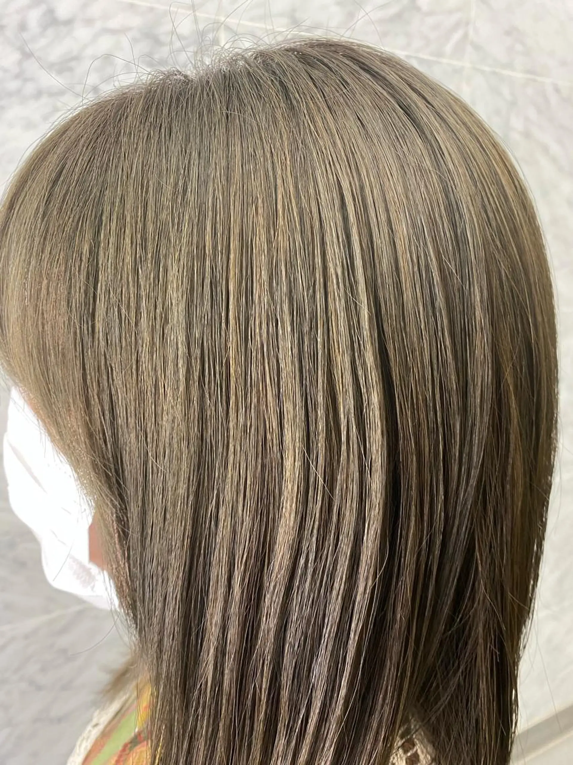 ミディアム カラー オリーブカラー ミディアムレイヤー 添田晃基のヘアスタイル