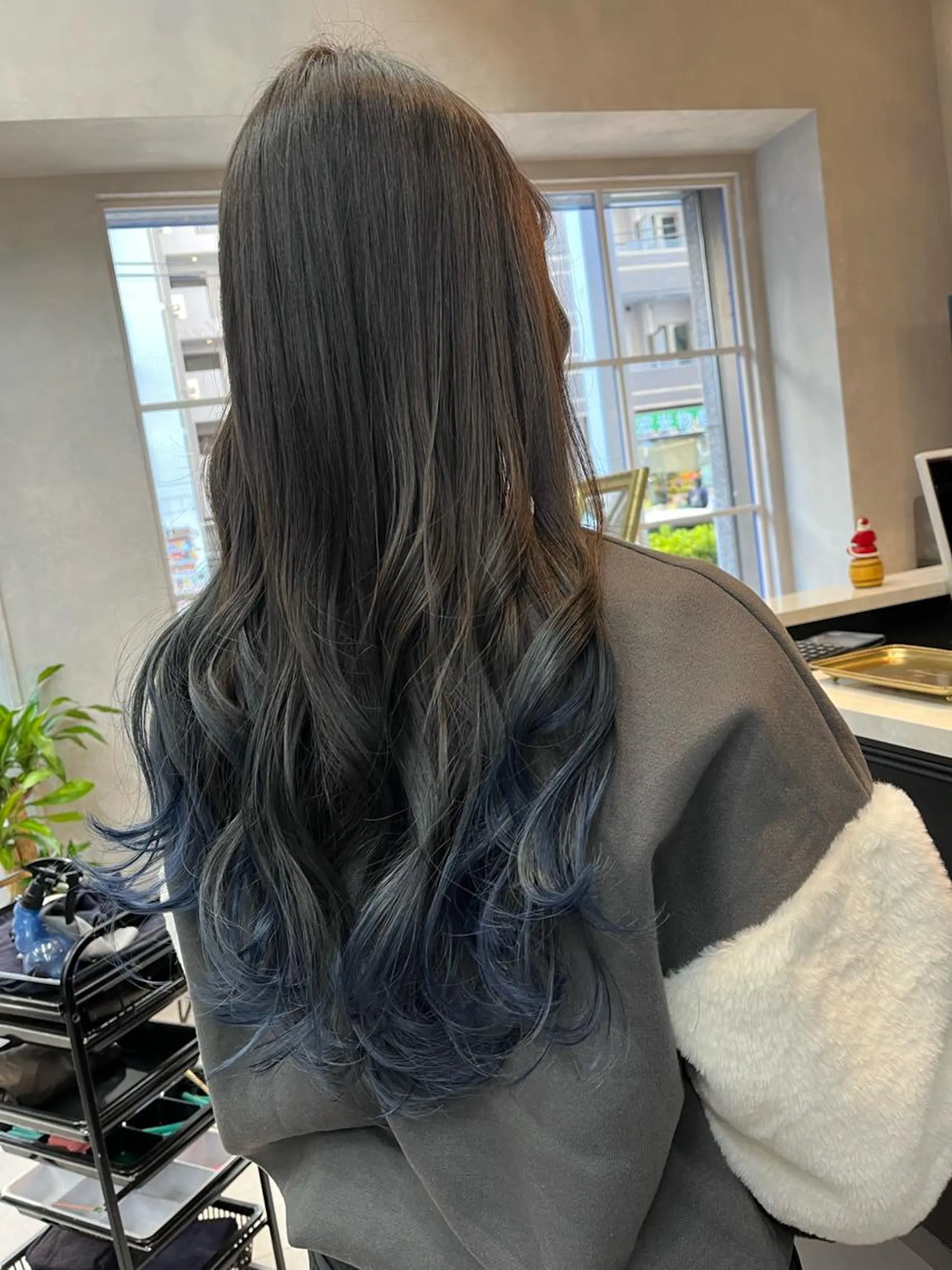 ロング カラー ブルーカラー カット ヘアカラー 🎀♥️推しカラー tomoka💜🍭のヘアスタイル