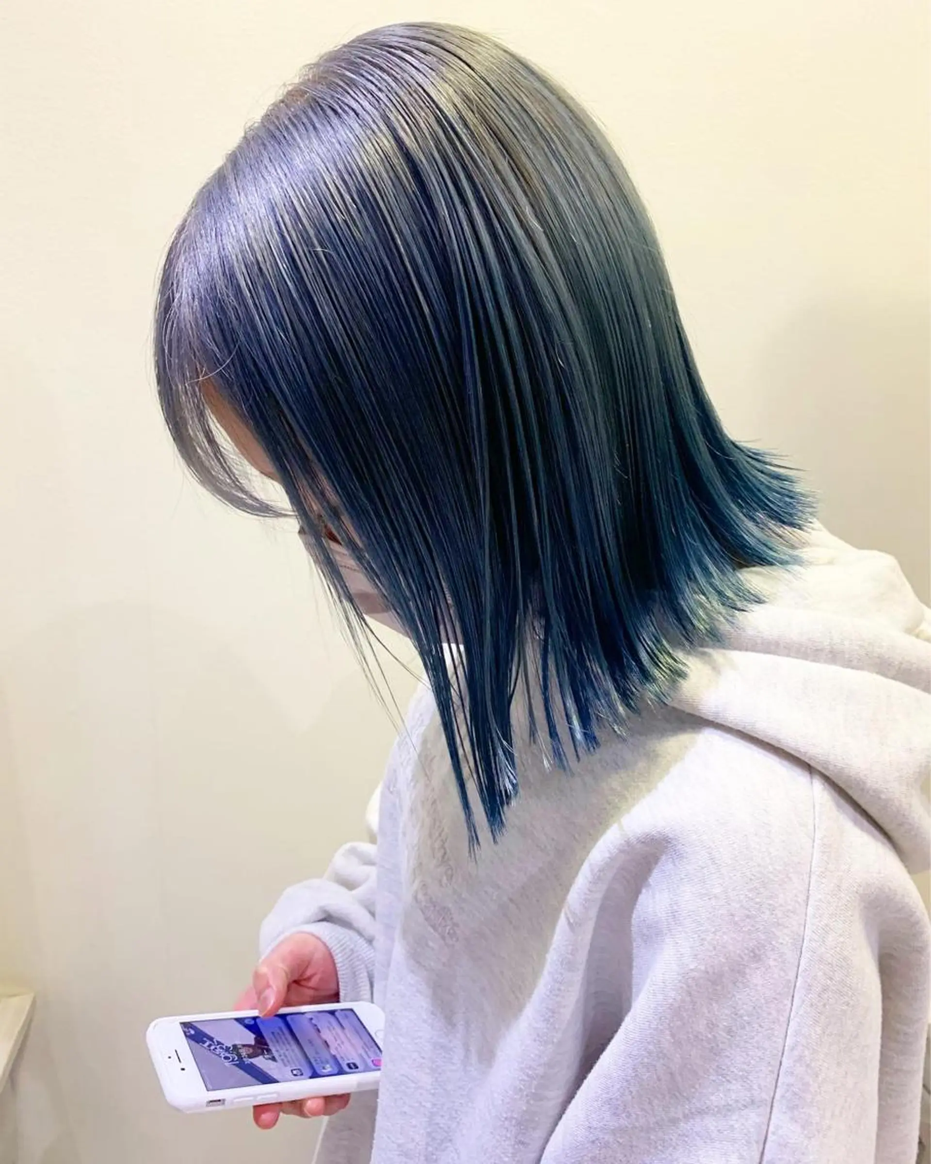 ショート カラー ブリーチ ブルーカラー ラベンダーカラー ラベンダーグレー 大野 智亜里のヘアスタイル