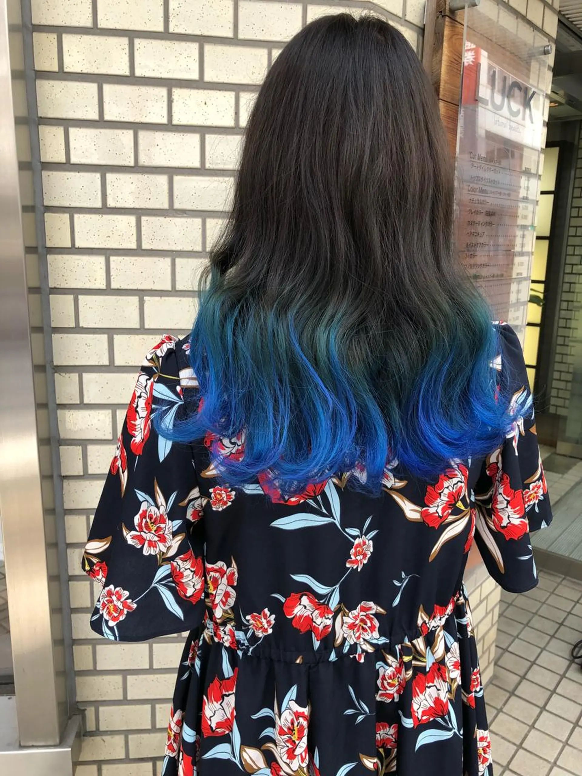 セミロング カラー パーマ ヘアアレンジ ブルーカラー ヘアカラー ハイトーン特化🤍 浦住のヘアスタイル
