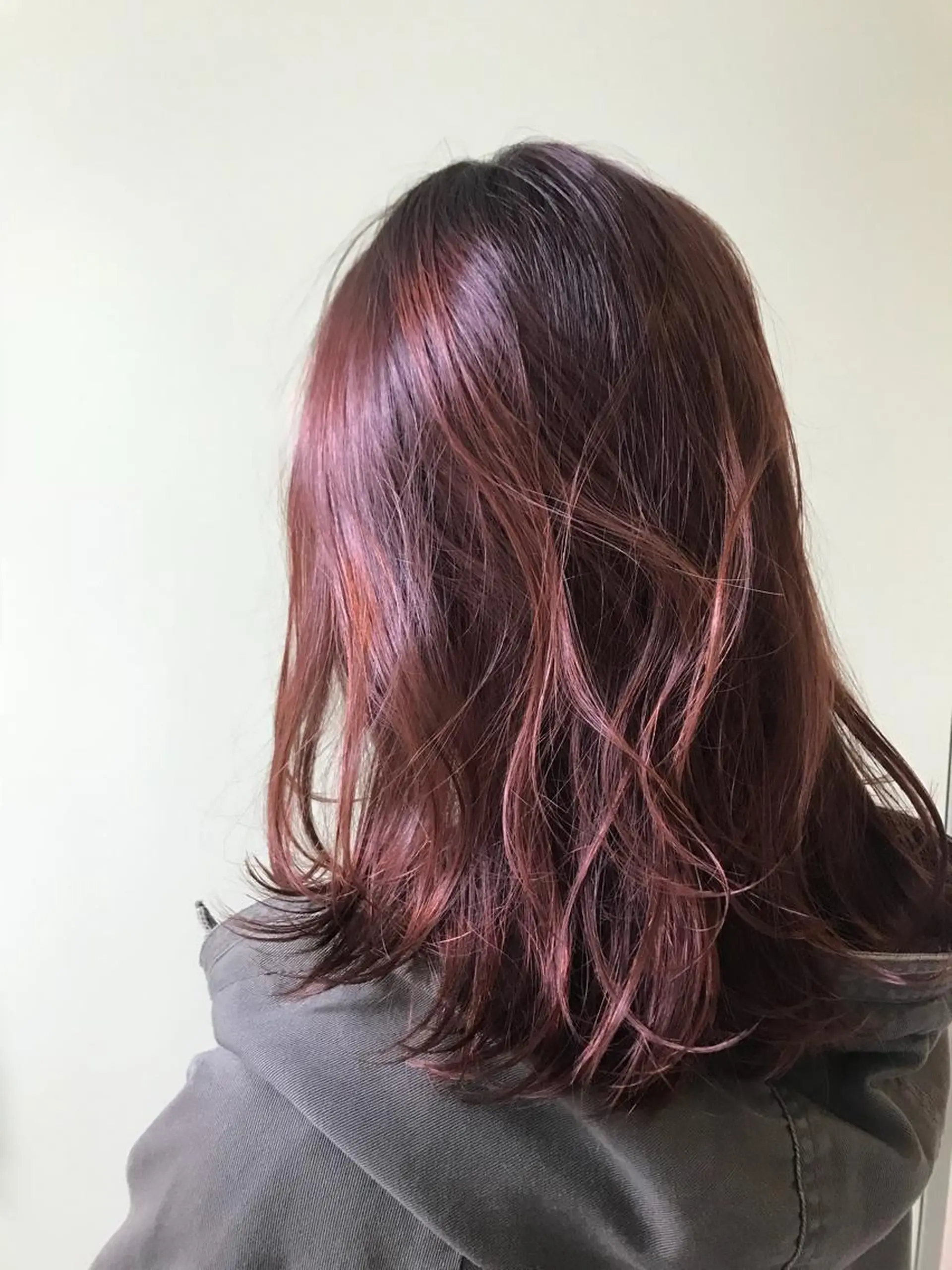 セミロング miu （ミユ）のヘアスタイル