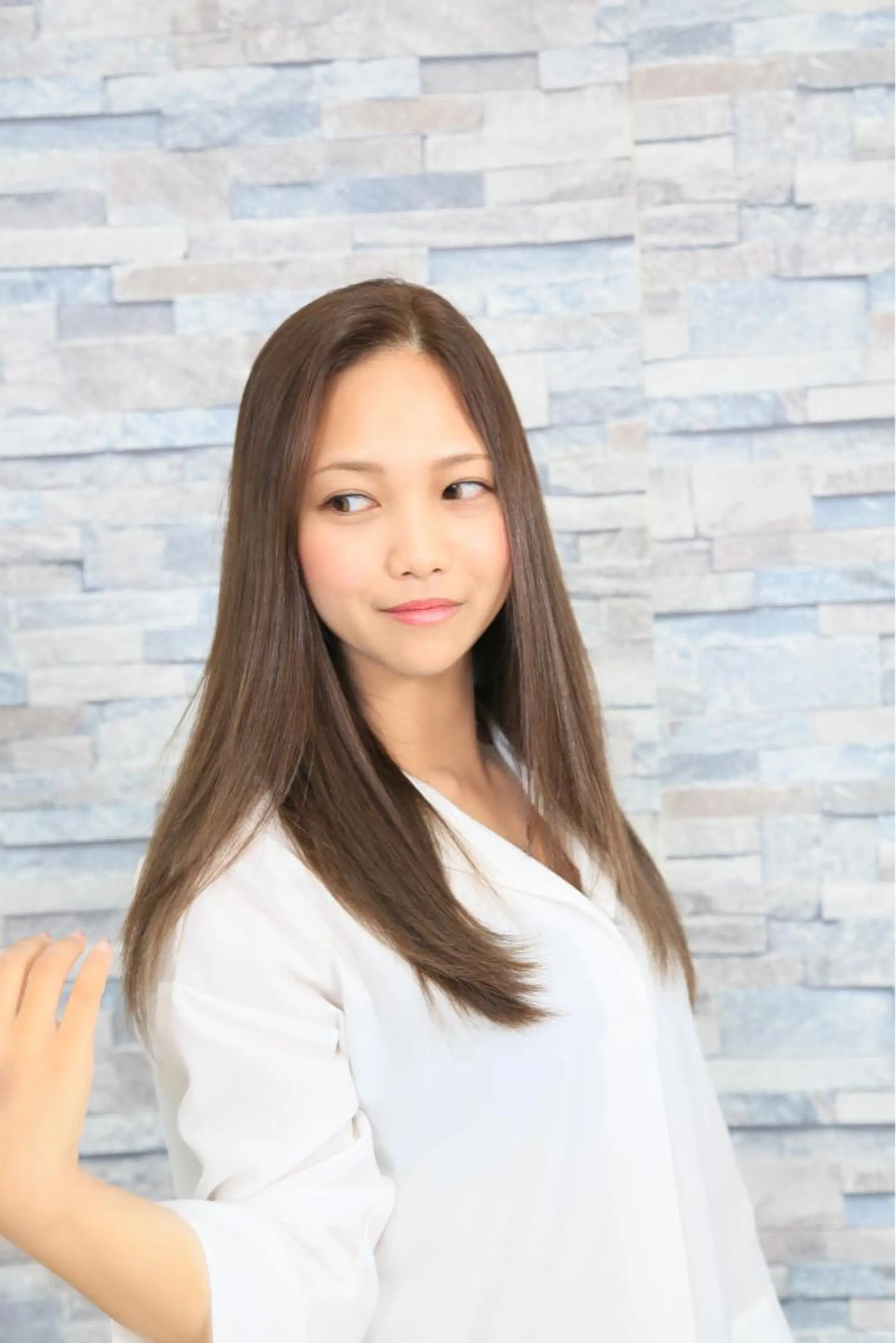 セミロング カラー カット ヘアカラー トリートメント ハイトーン Arphyのヘアスタイル
