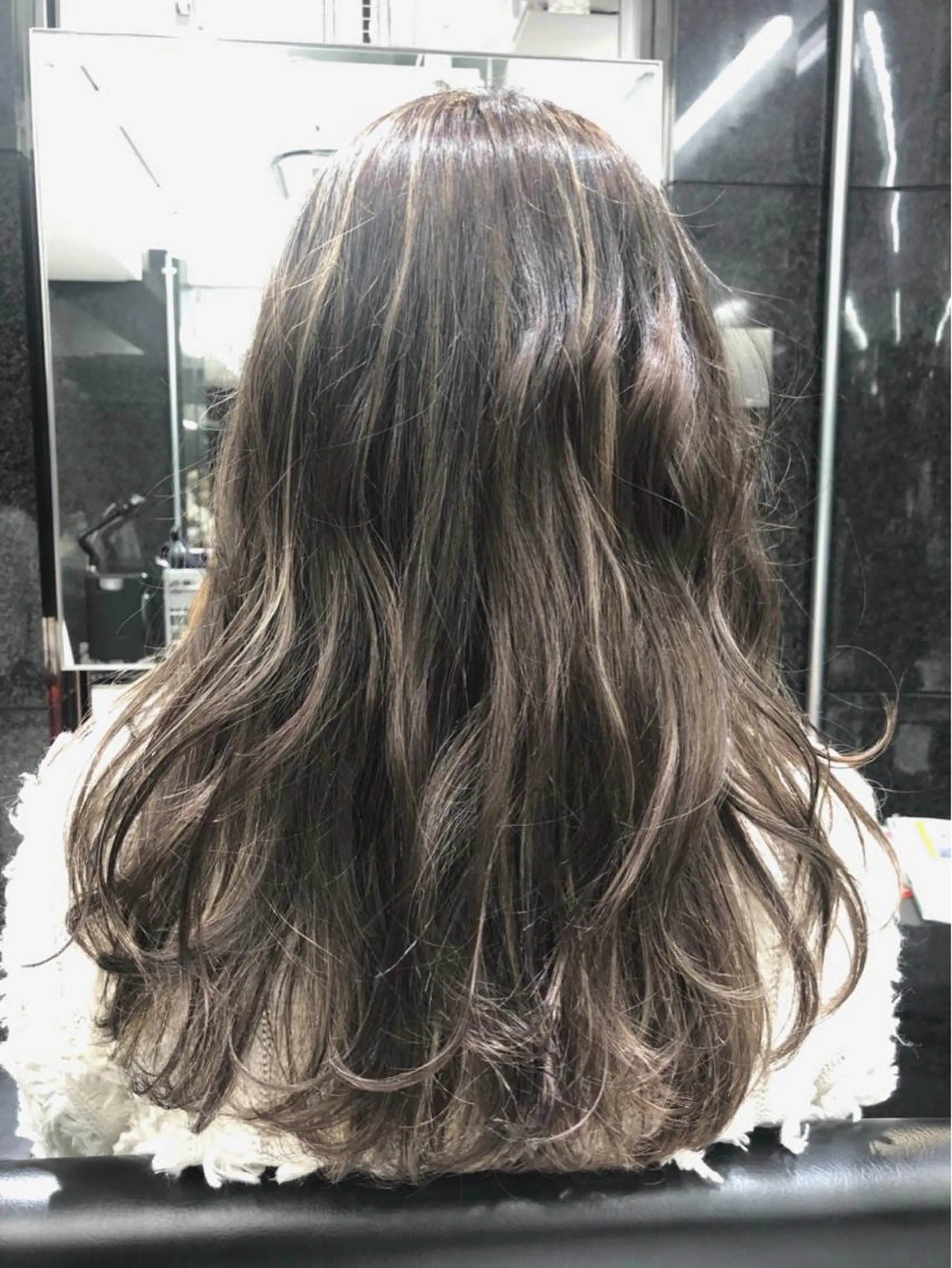 セミロング ハイライト SATO YUKA🌟のヘアスタイル