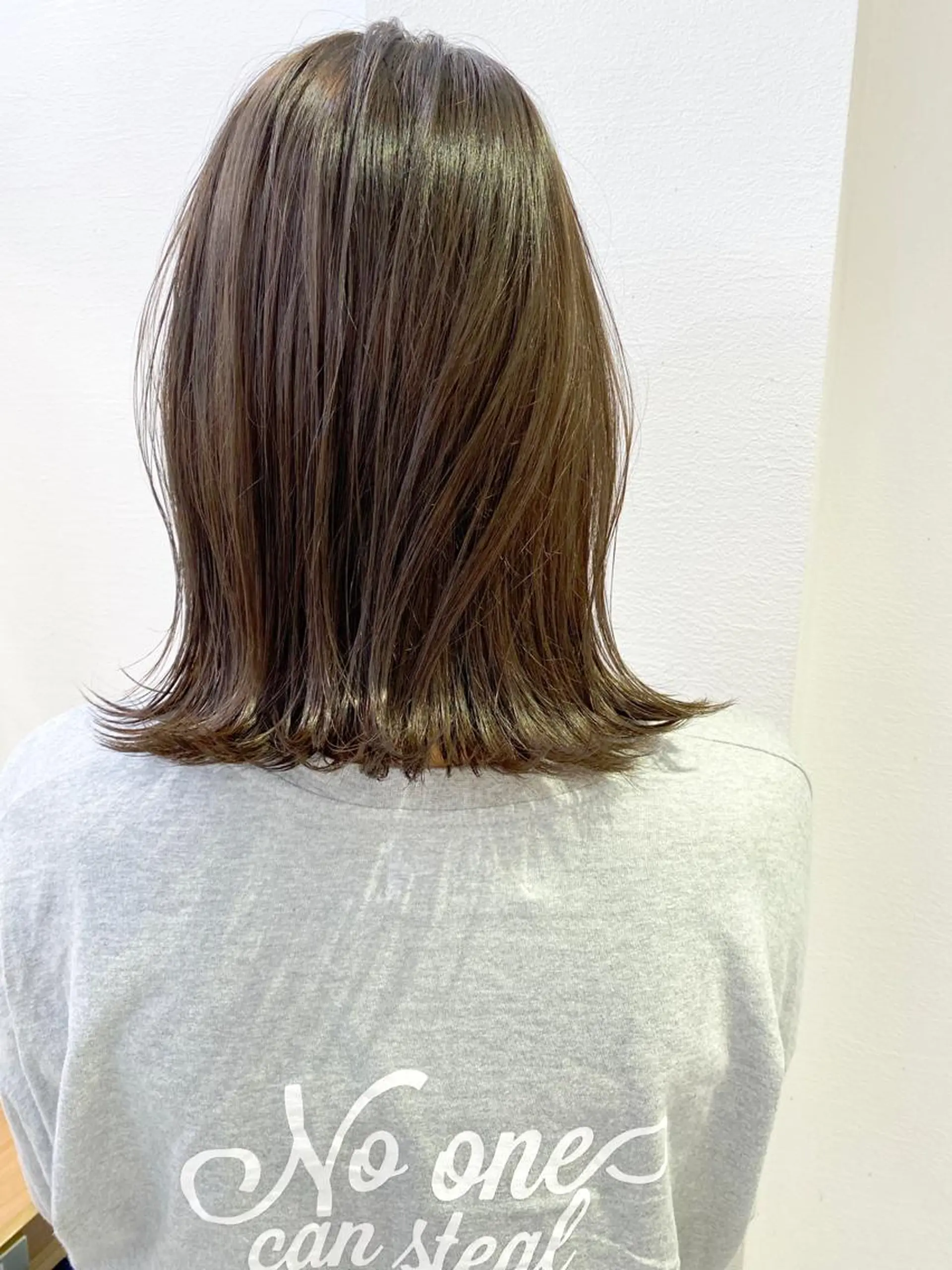 ミディアム カット ヘアカラー トリートメント レイヤーカット /透明感カラー西田のヘアスタイル