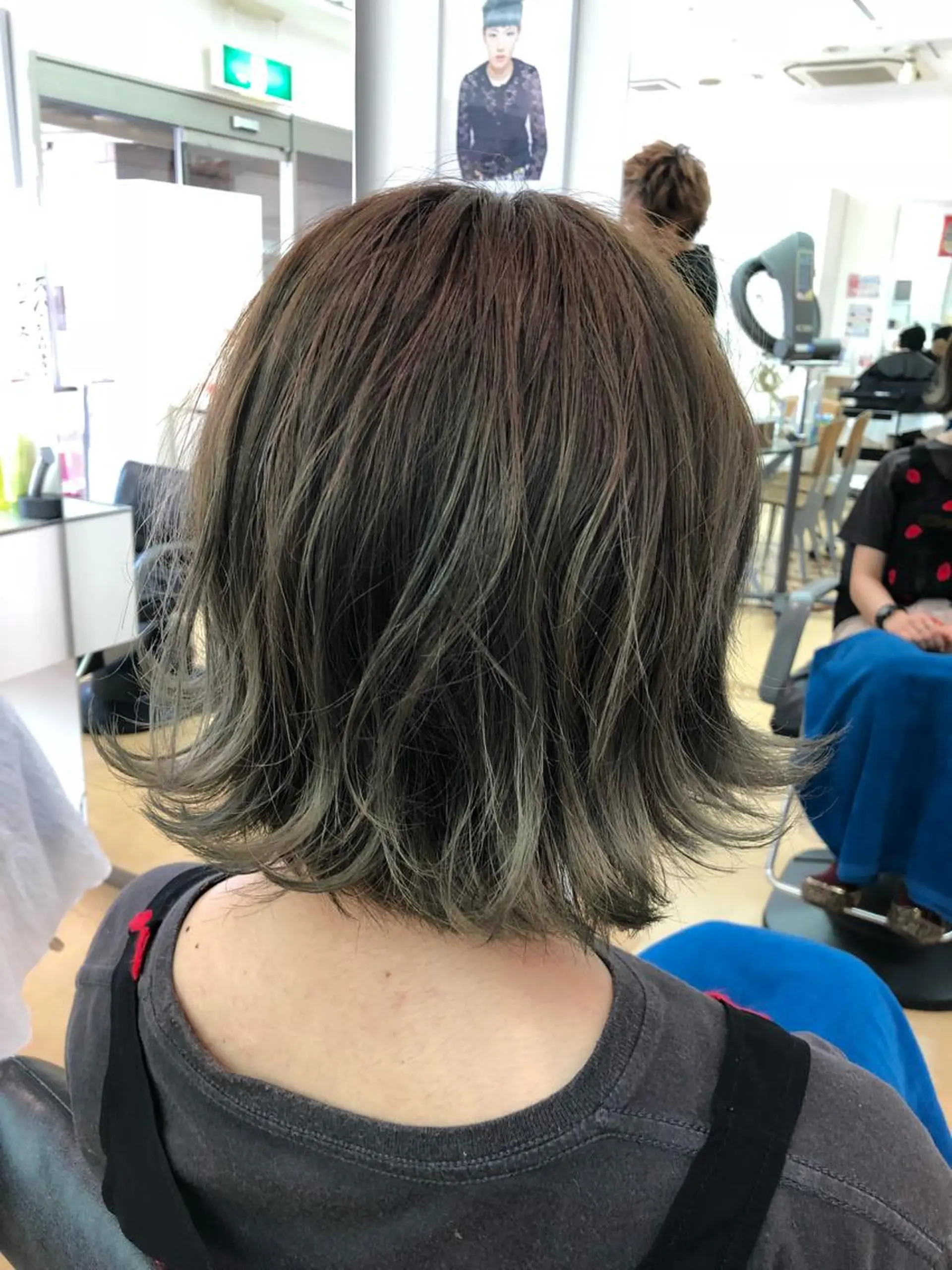 ミディアム カラー グラデーションカラー 難波/心斎橋/ボブ/ 髪質改善/ハイトーンのヘアスタイル