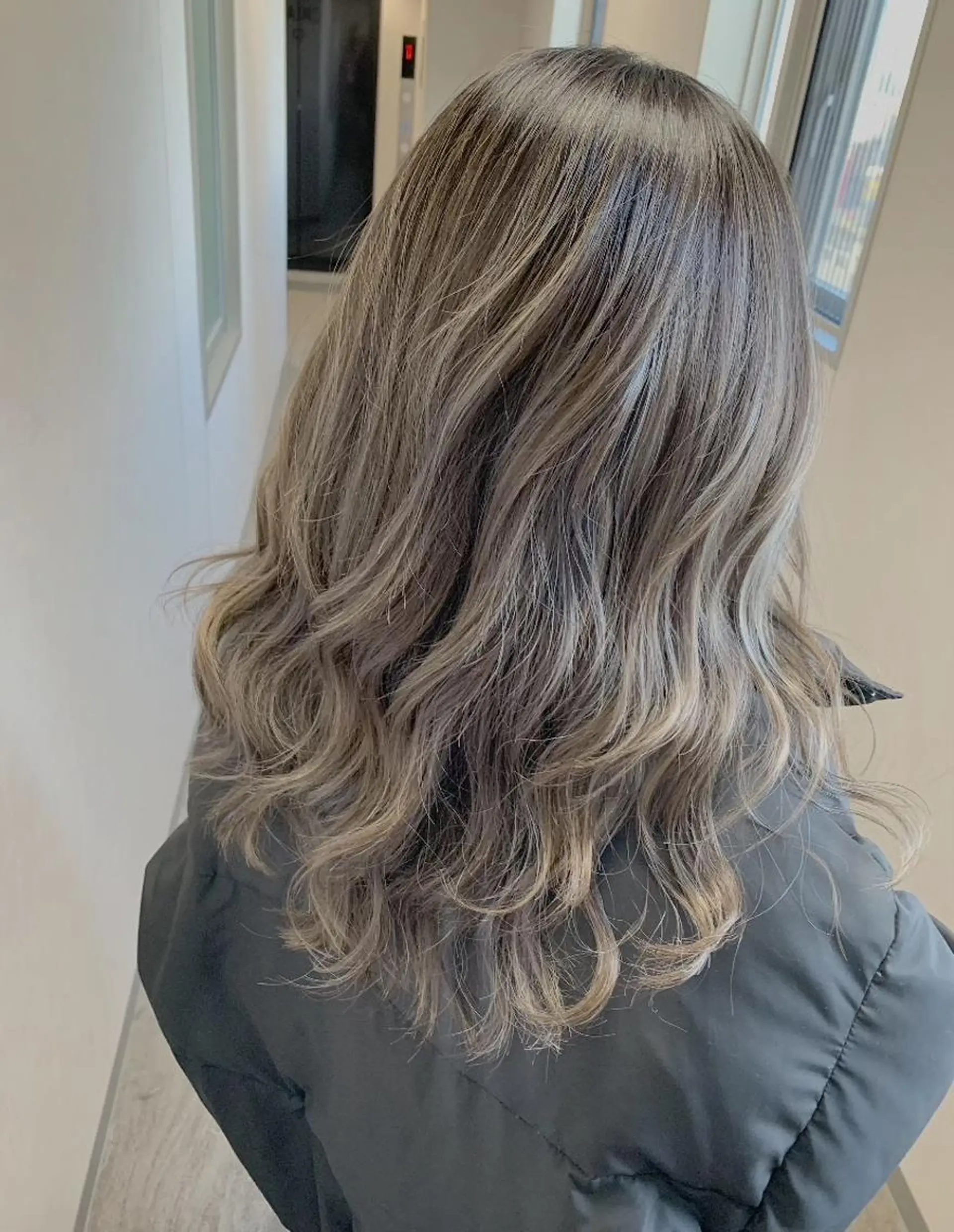 セミロング PARK by CREAM所属・松井那津子 /ハイライトブリーチのヘアスタイル